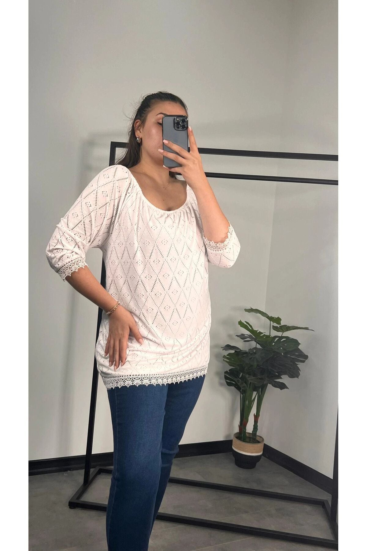 Büyük Beden Bisiklet Yaka Dantel Detaylı Fakir Bol Bluz 301195