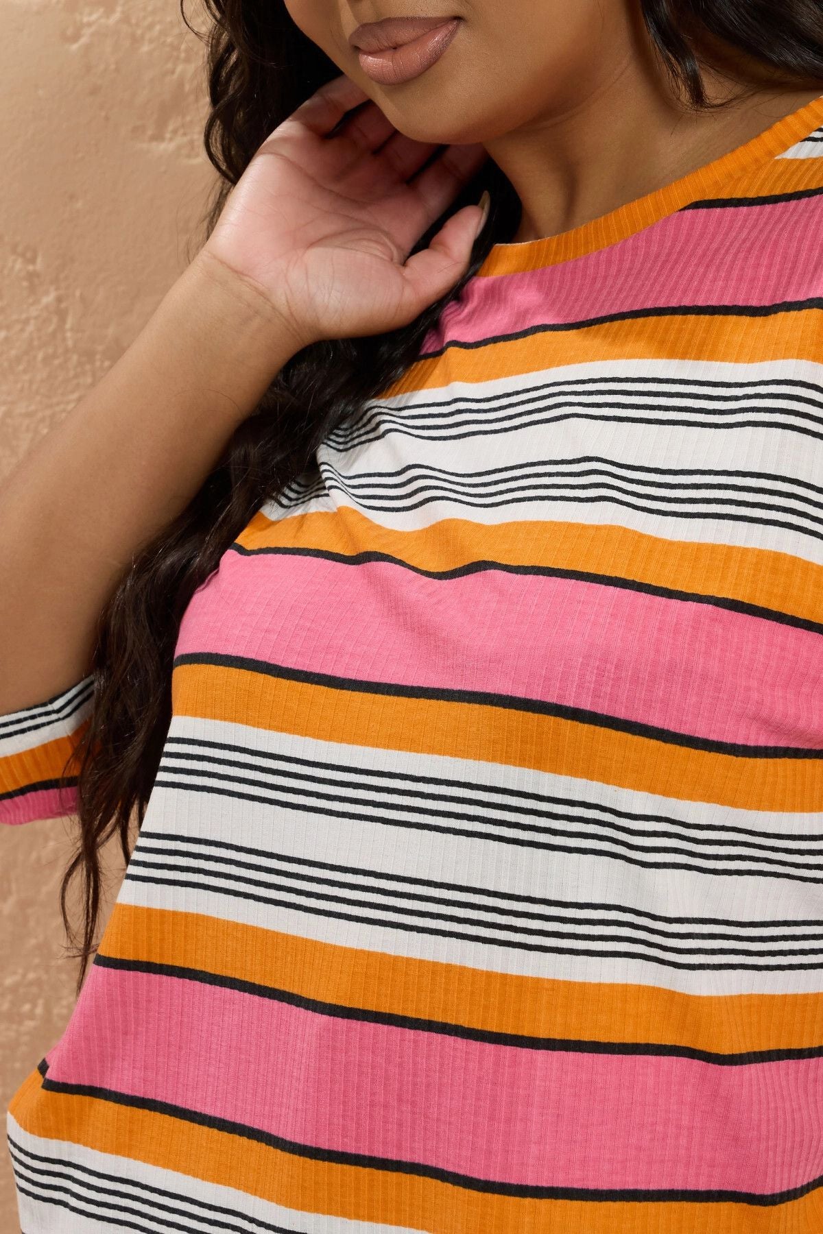 Büyük Beden Çizgili Yırtmaç Detaylı T-shirt 303505