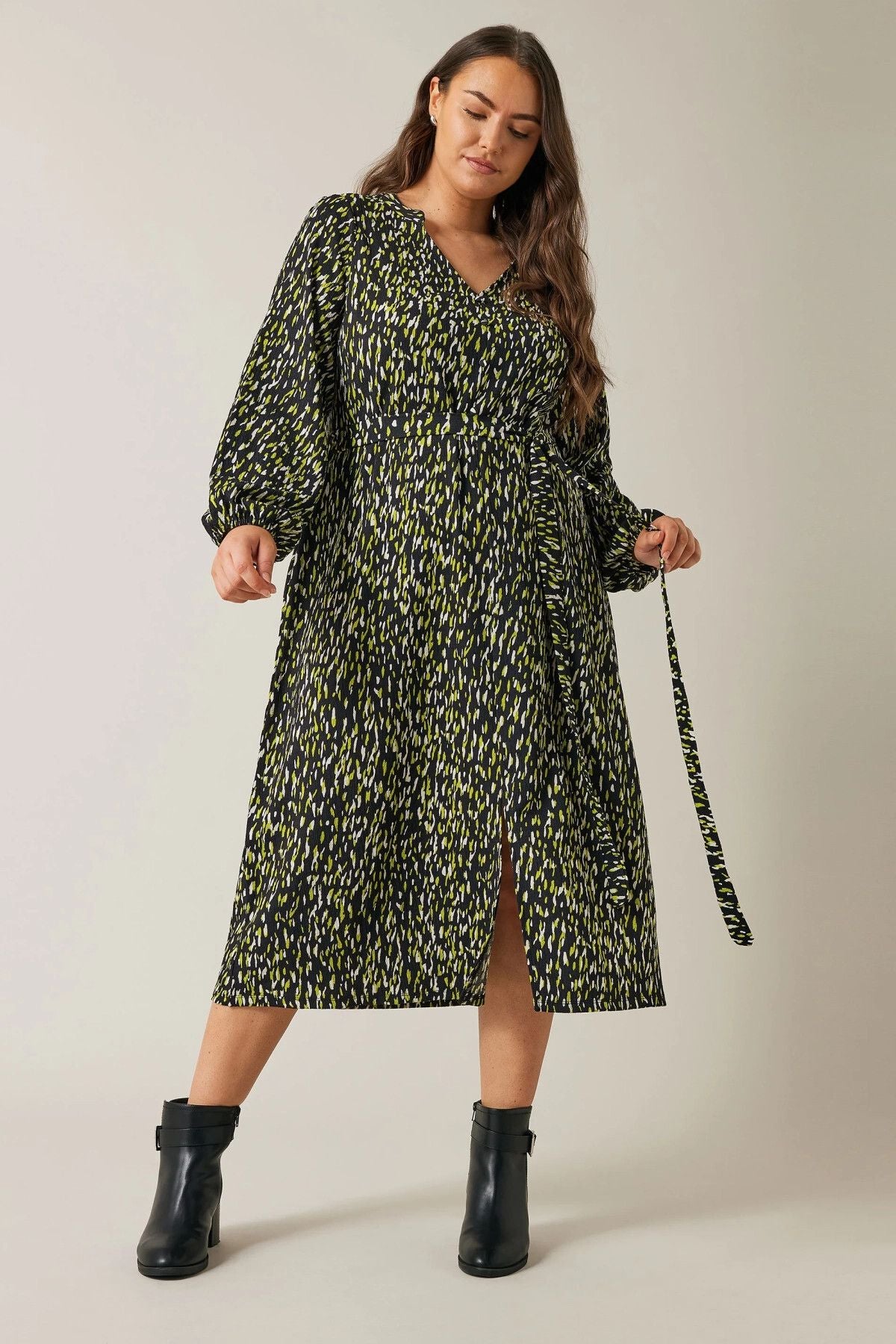 Büyük Beden V Yaka Kolları Lastikli Yırtmaç Detaylı Midi Boy Elbise 615628