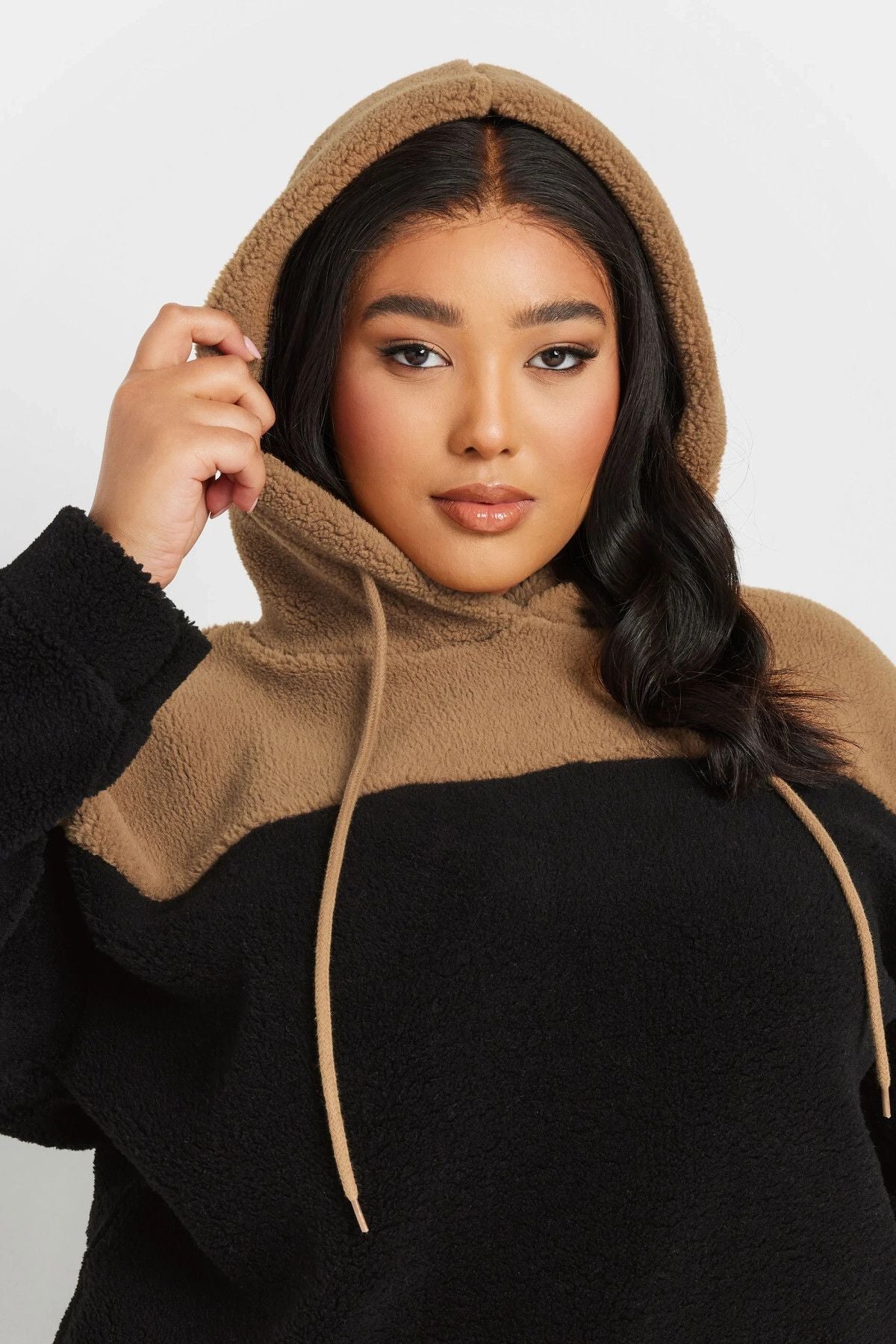 Büyük Beden Uzun Kollu Kapüşonlu ve Cepli Peluş Sweatshirt 303796