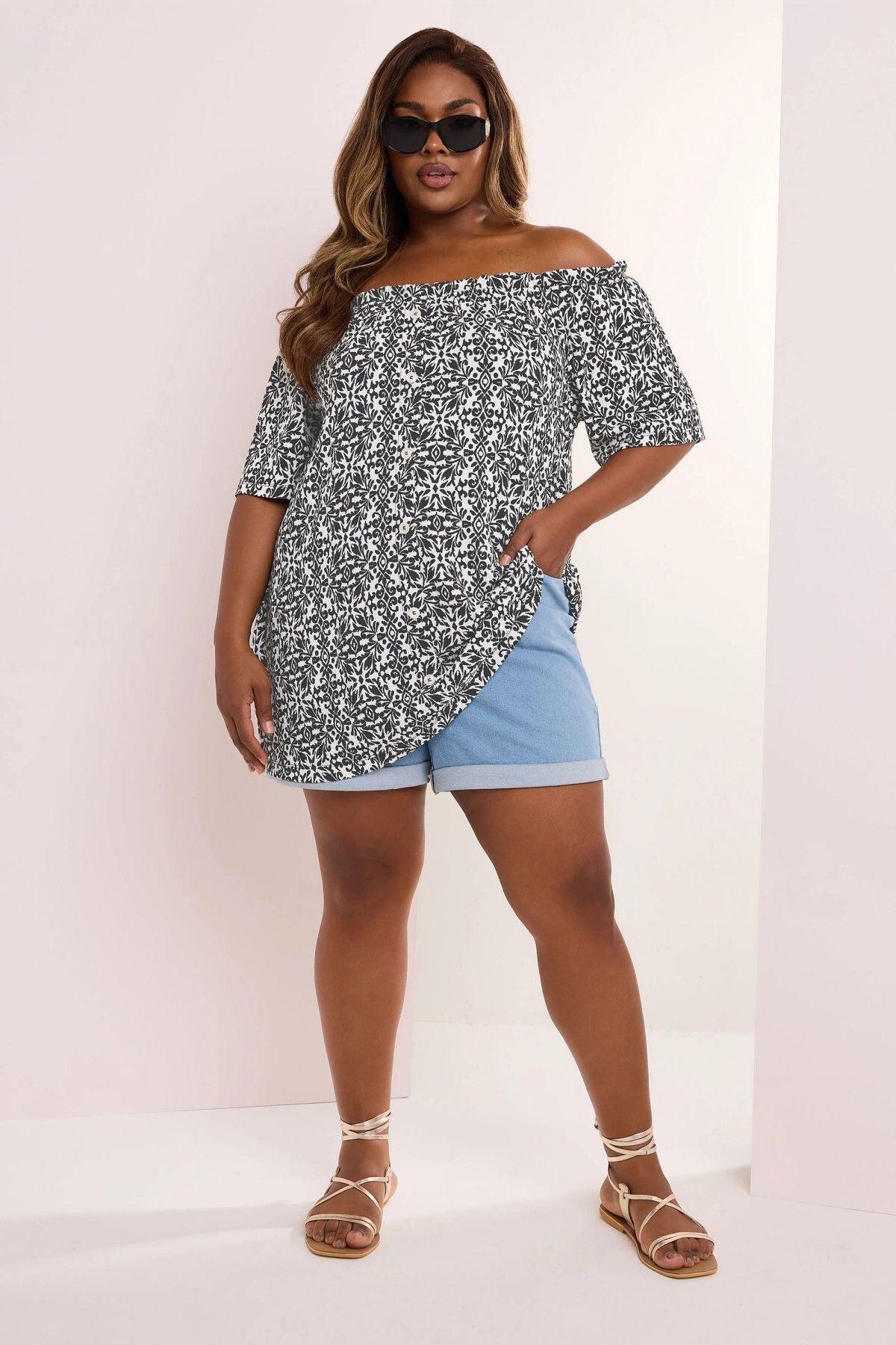 Büyük Beden Düşük Omuzlu Kısa Kollu Düğme Detaylı Desenli Bluz 322679