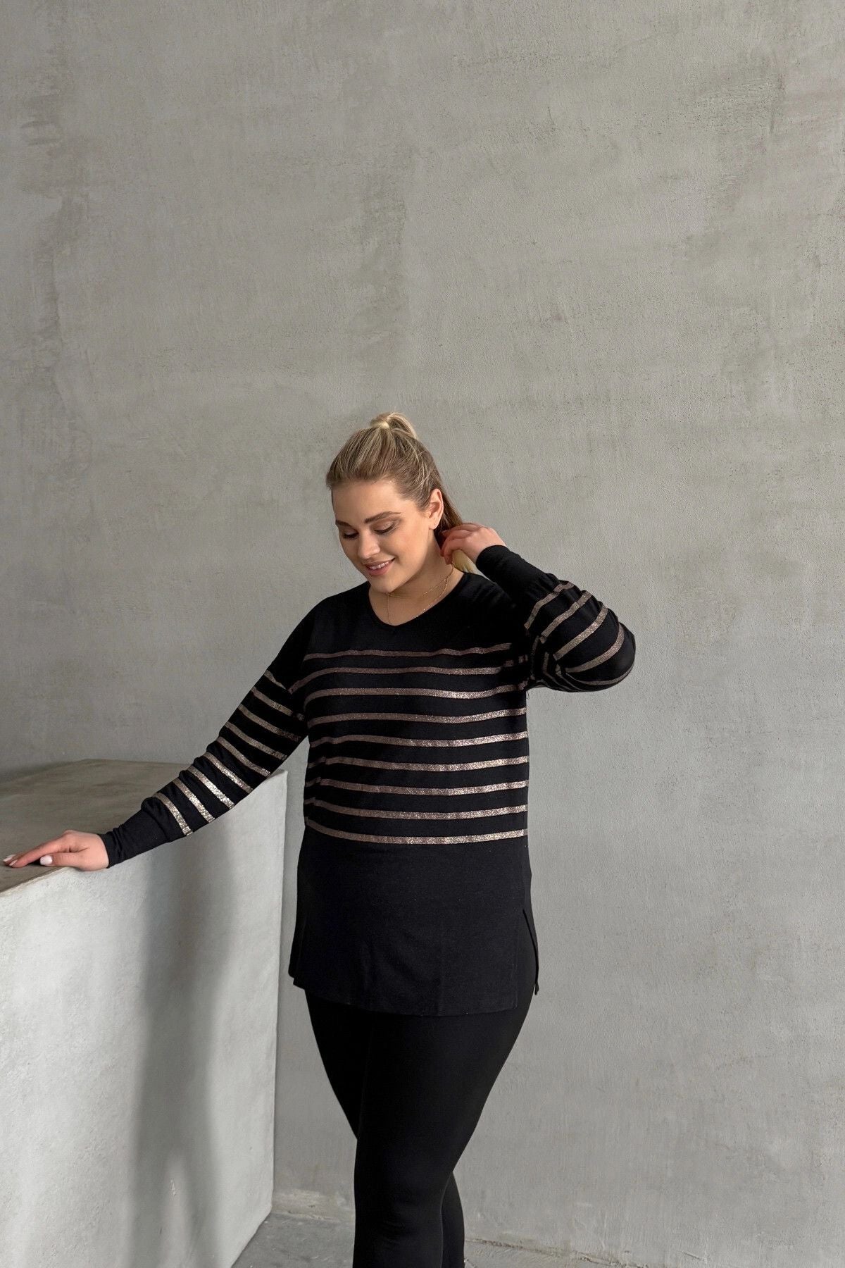 Büyük Beden Uzun Kollu V Yaka Bilekleri Lastikli Bluz 302910