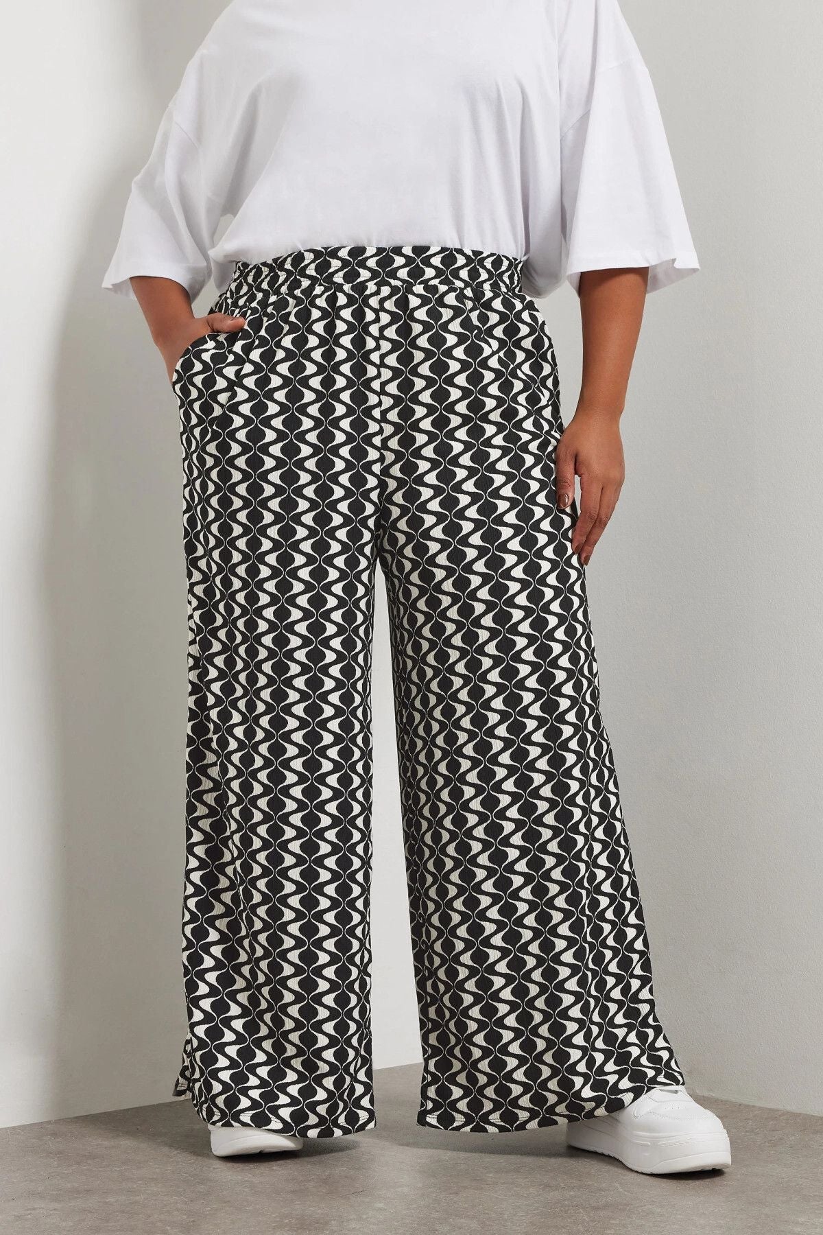 Büyük Beden Beli Lastikli Cepli Dsenli Bol Paça Pantolon 303970