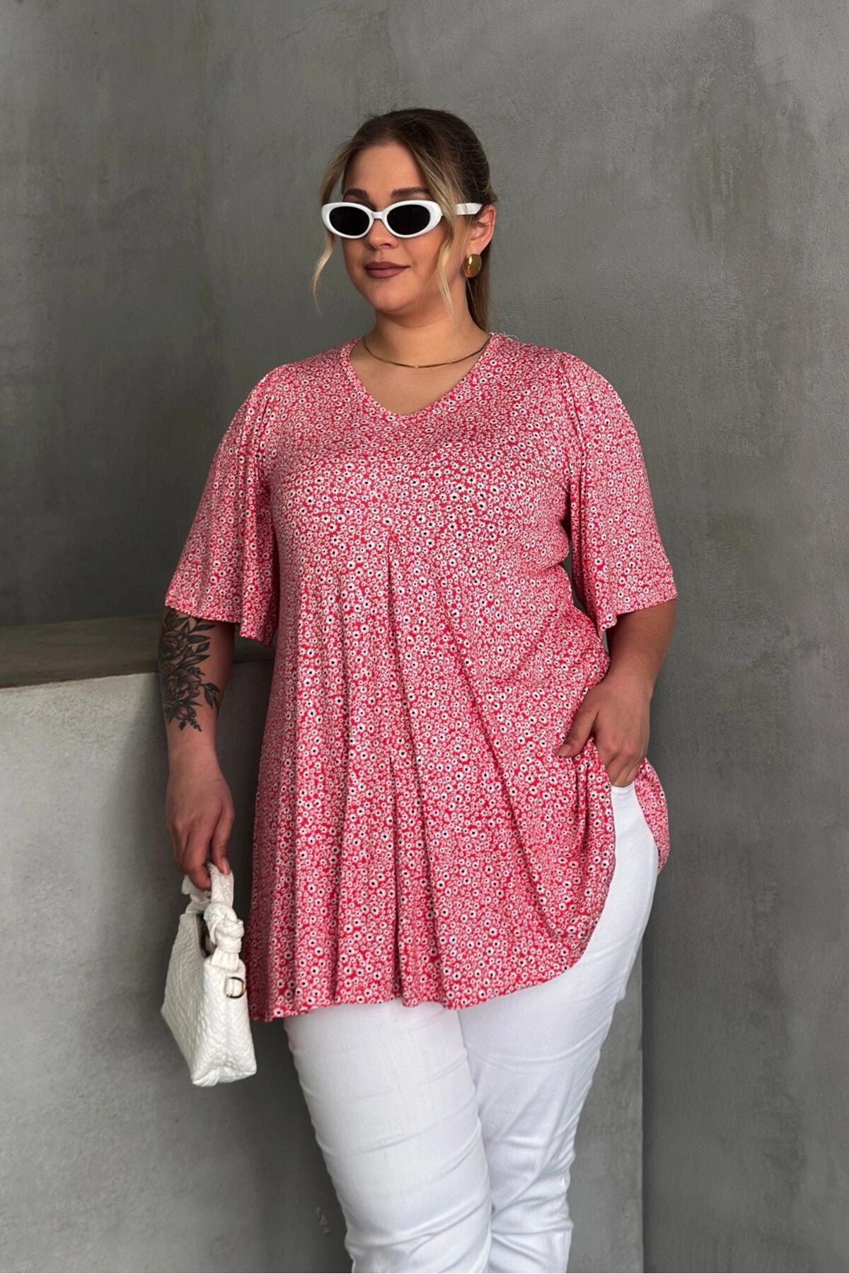 Büyük Beden V Yaka Kısa Kollu Eteği Bollaşan Desenli Bluz 98-5