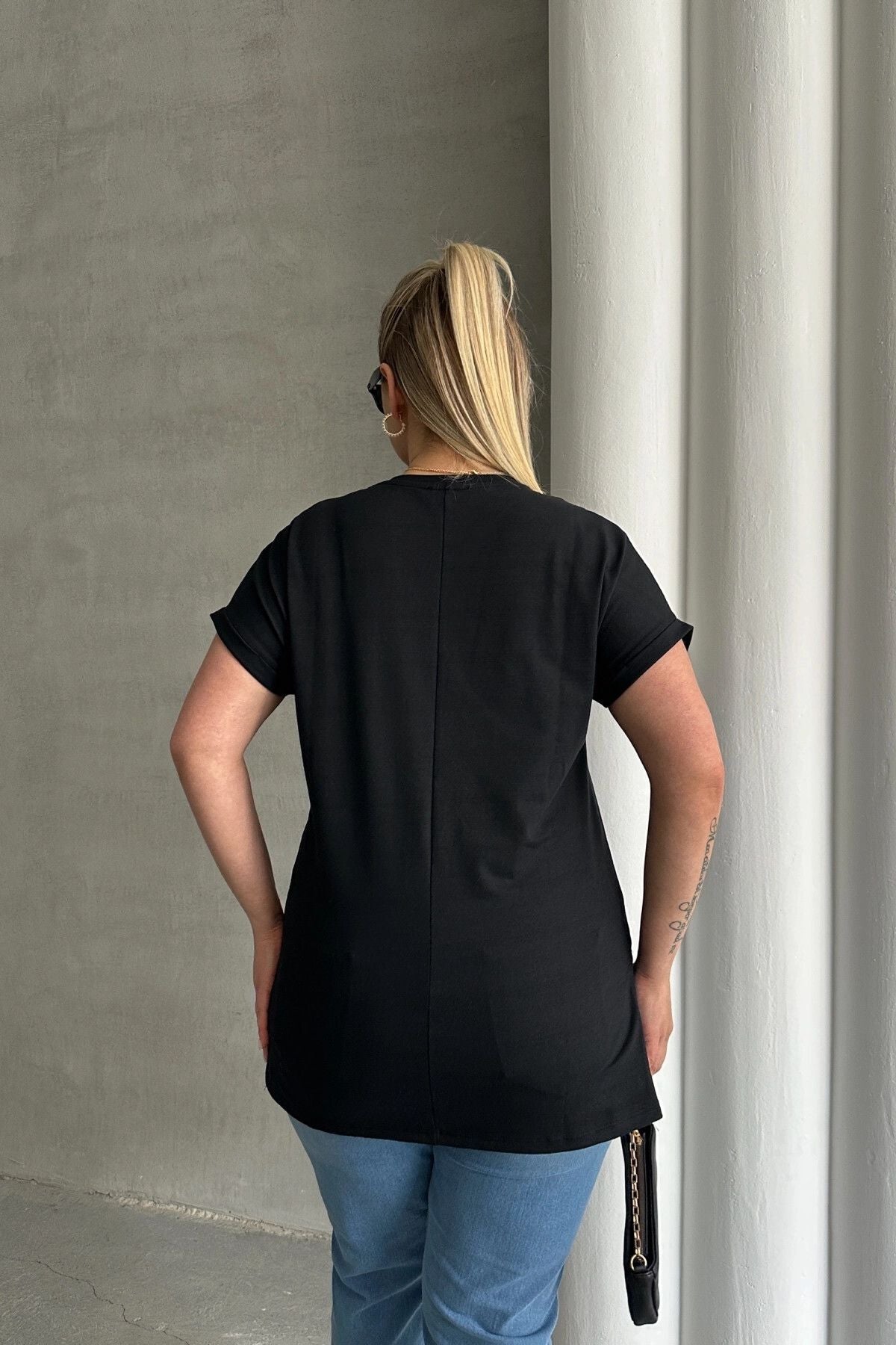 Büyük Beden Kısa Kollu Bisiklet Yaka Yanları Yırtmaçlı Boncuklu Basic T-shirt RFT-03