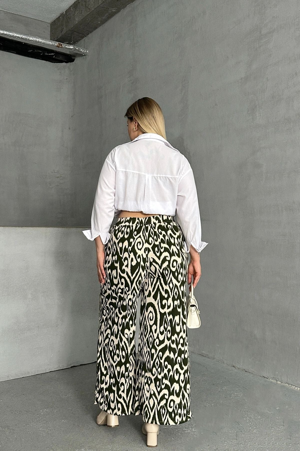 Haki Bej Büyük Beden Beli Lastikli Bol Paça Desenli Cepli Pantolon 303654