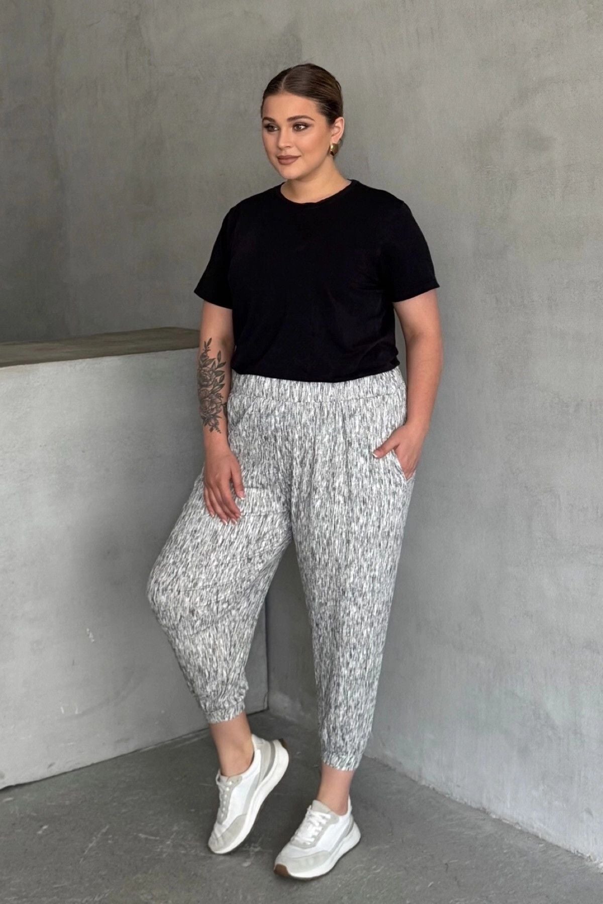 Büyük Beden Beli ve Paçası Lastikli Cepli Bol Pantolon 88-177