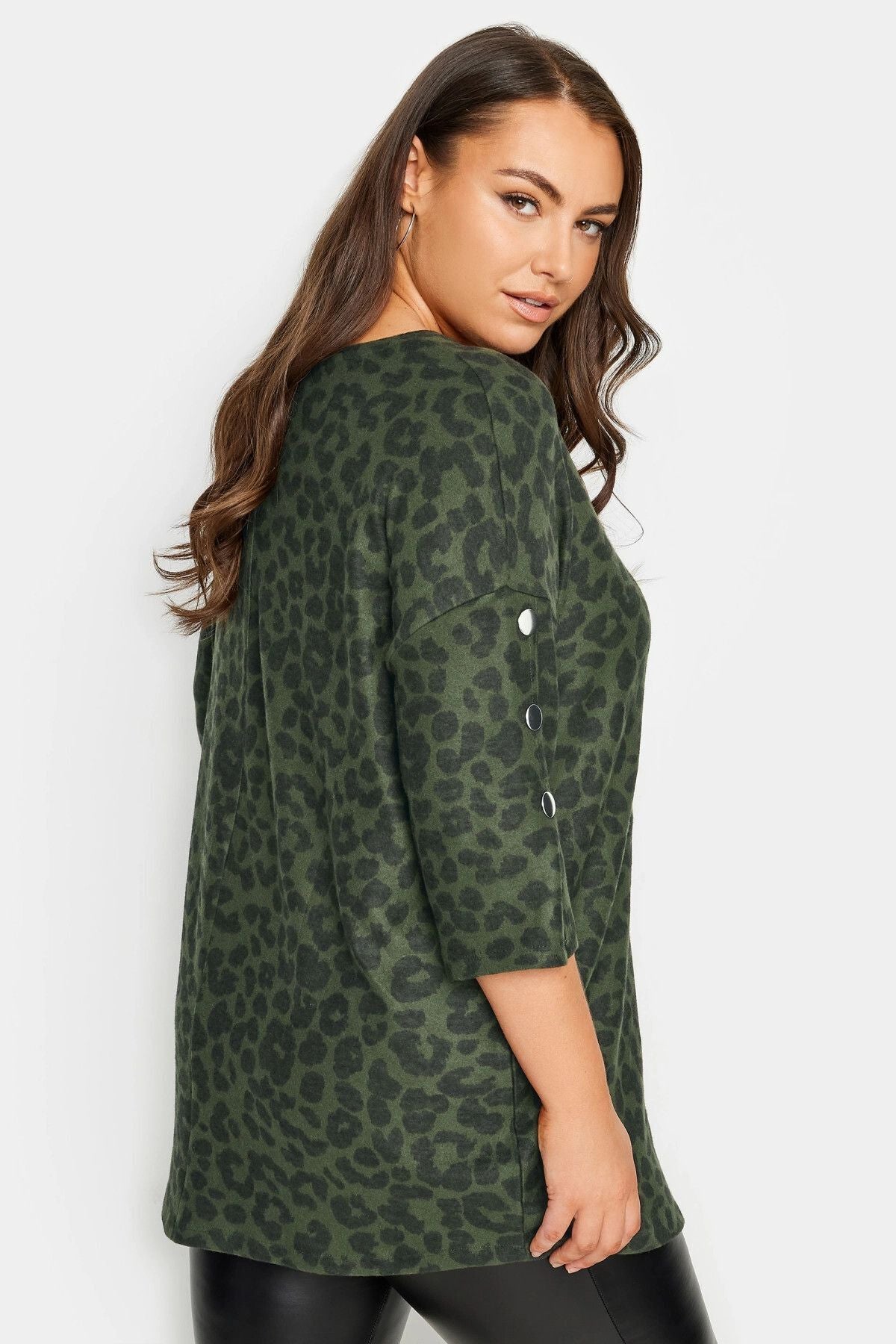 Büyük Beden Bisiklet Yaka Leopar Desenli Yarım Kollu Düğme Detaylı Bluz 302761