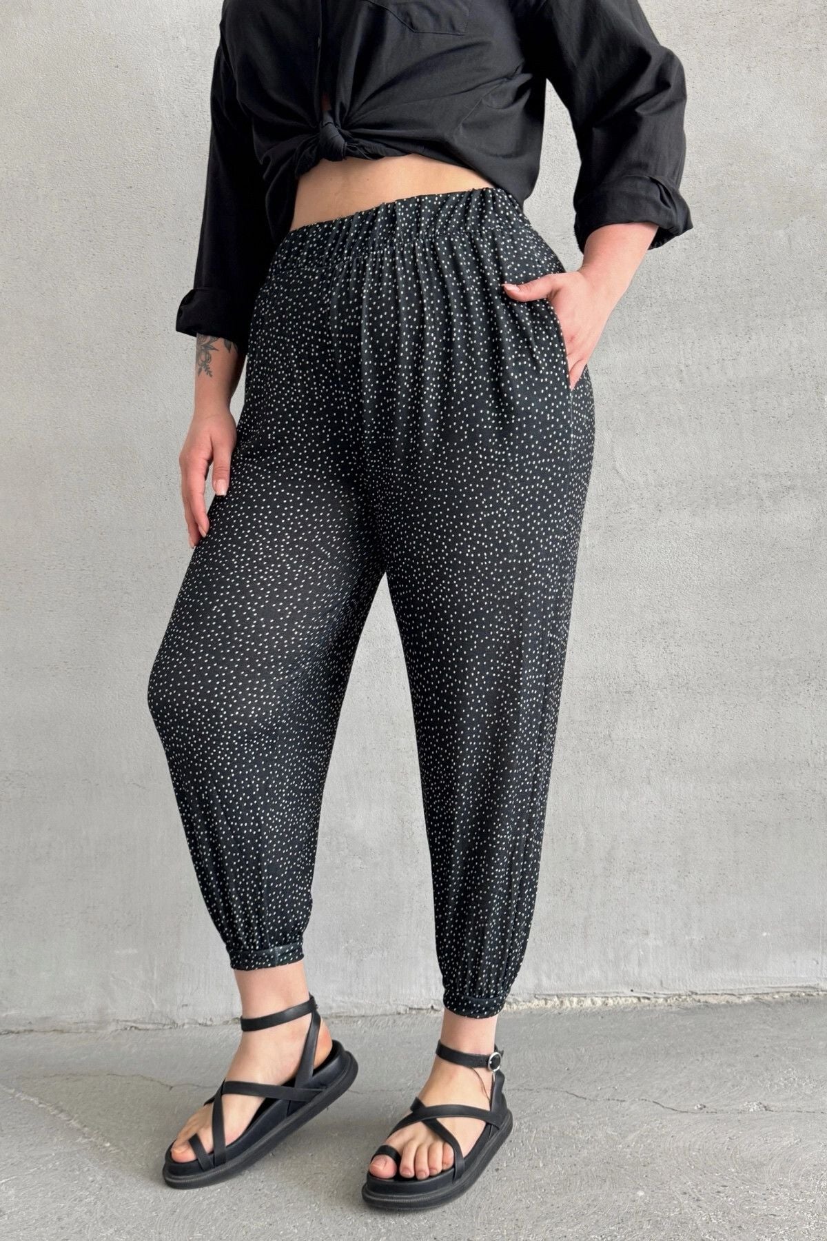 Büyük Beden Beli ve Paçası Lastikli Cepli Desenli Şalvar Pantolon 74-73