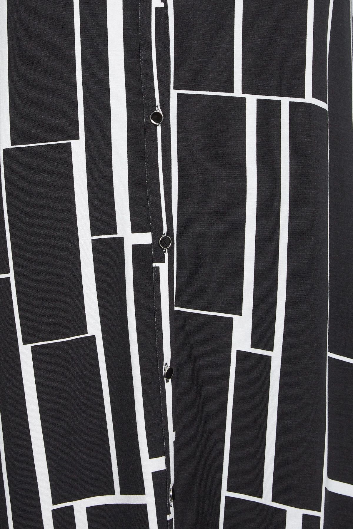 Büyük Beden Geometrik Desenli Uzun Kesim Uzun Kollu Gömlek 321234