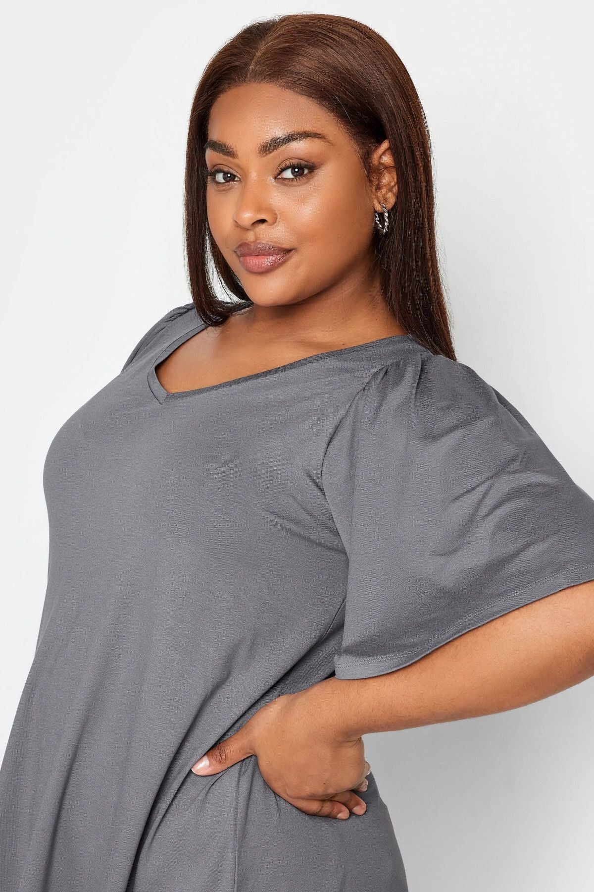 Büyük Beden V Yaka Yarım Kol Likralı Düz Kesim Bluz 321145