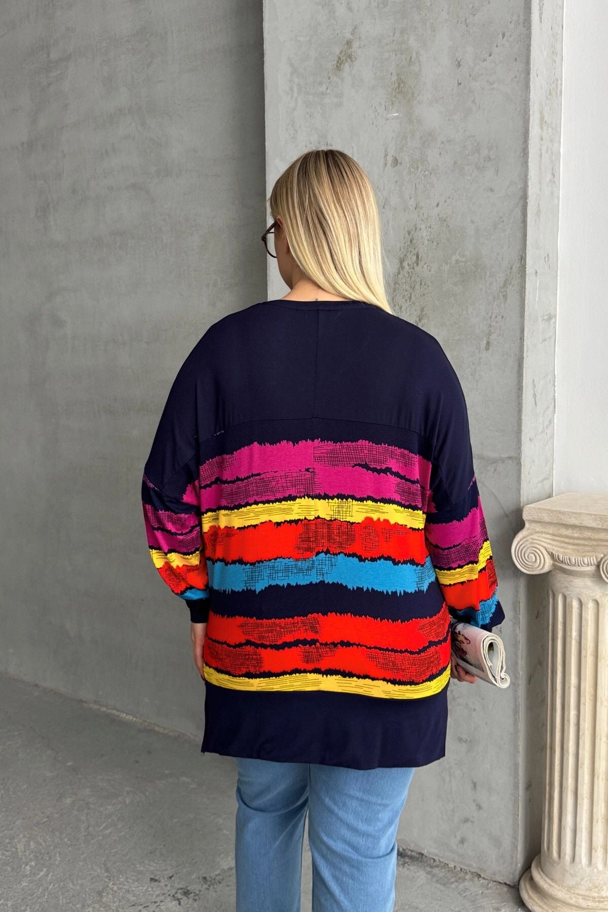 Büyük Beden V Yaka Çizgili Yanları Yırtmaçlı Uzun Kollu Bluz 303118