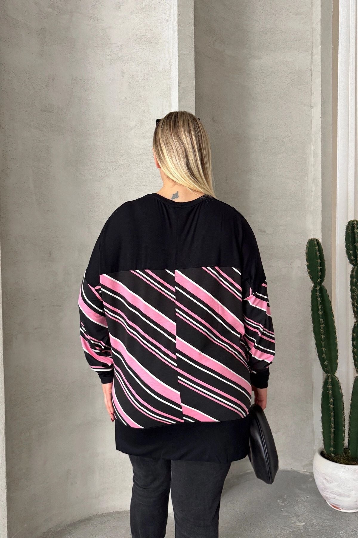 Büyük Beden V Yaka Uzun Kollu Bileği Lastikli Yırtmaçlı Bluz 303086