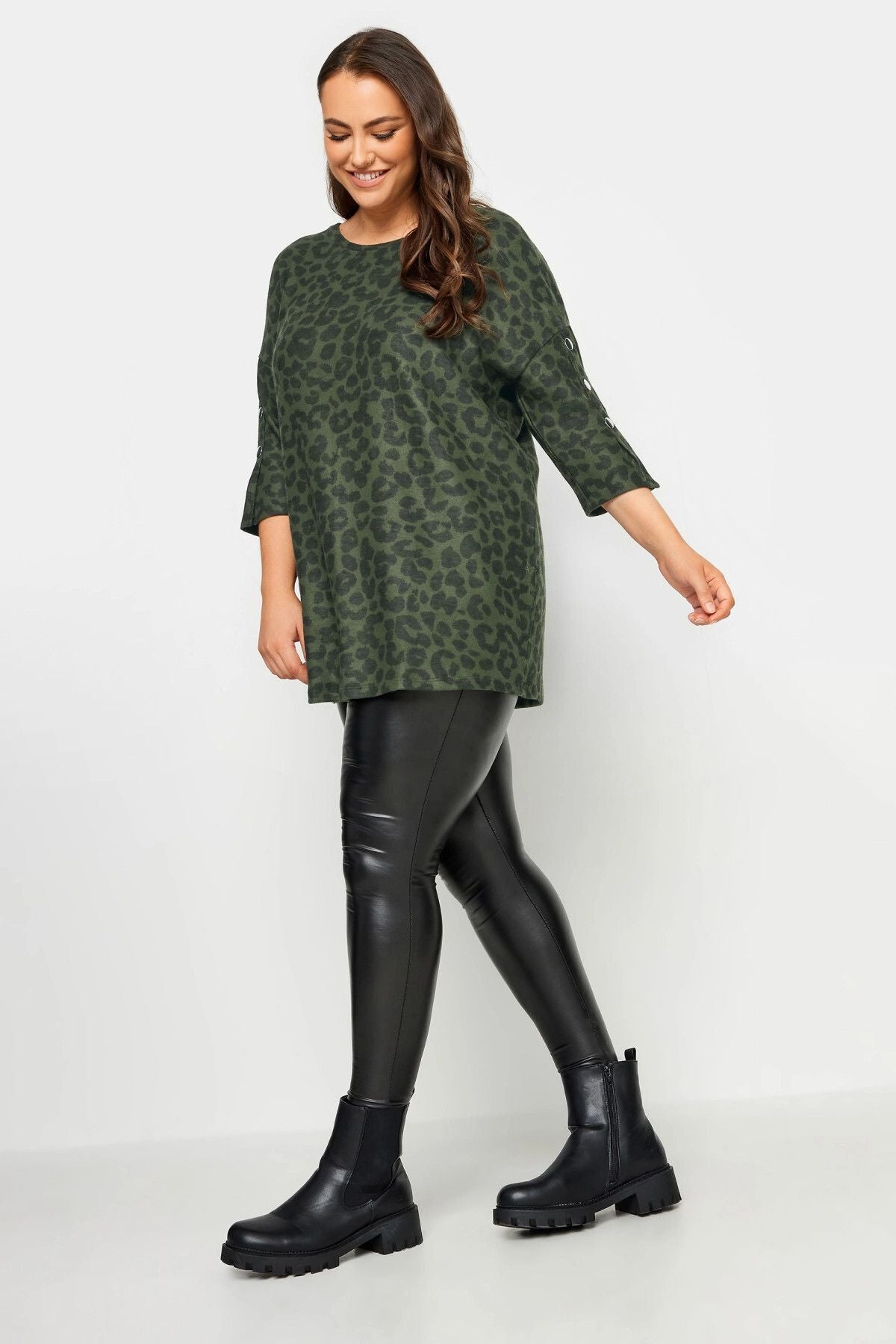 Büyük Beden Bisiklet Yaka Leopar Desenli Yarım Kollu Düğme Detaylı Bluz 302761