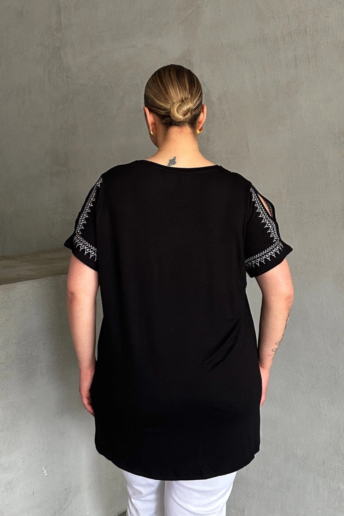 Büyük Beden Omuz Detaylı Etnik Desenli Nakışlı T-shirt 303518