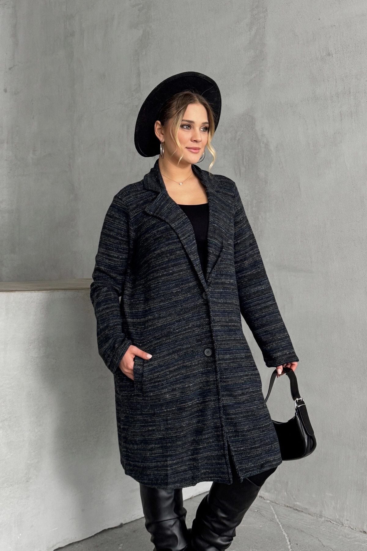 Büyük Beden Uzun Kollu Önü Düğmeli Cepli Uzun İnce Ceket 301800