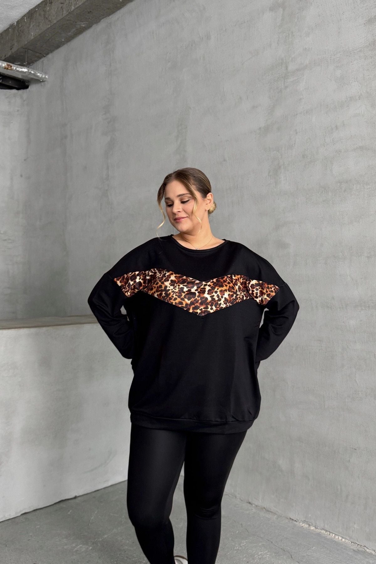 Büyük Beden Bisiklet Yaka Uzun Kollu Leopar Desenli Sweatshirt 300335
