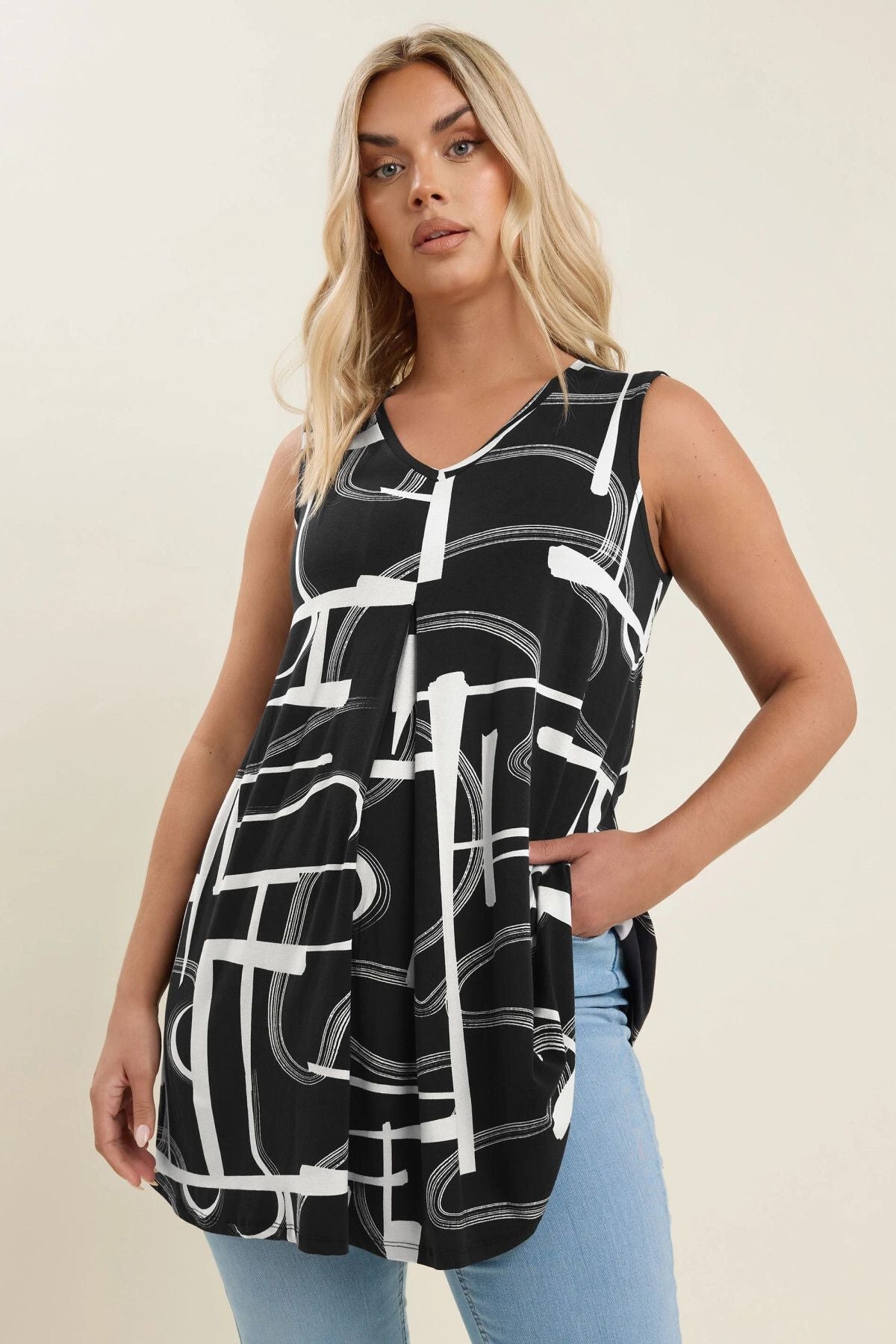 Büyük Beden V Yaka Sıfır Kol Pileli Desenli Likralı Bluz 304105