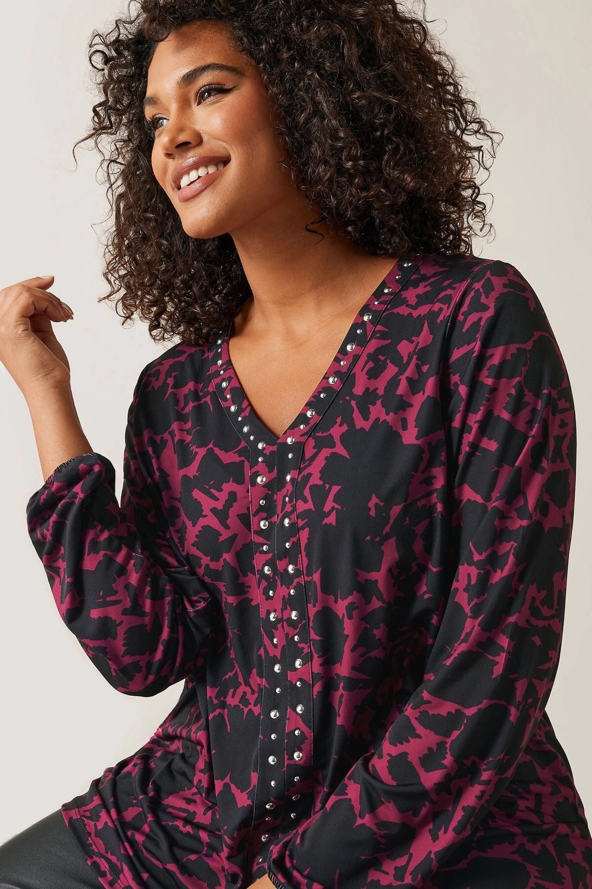 Büyük Beden V Yaka Uzun Kollu Taş Detaylı Desenli Bluz 615713