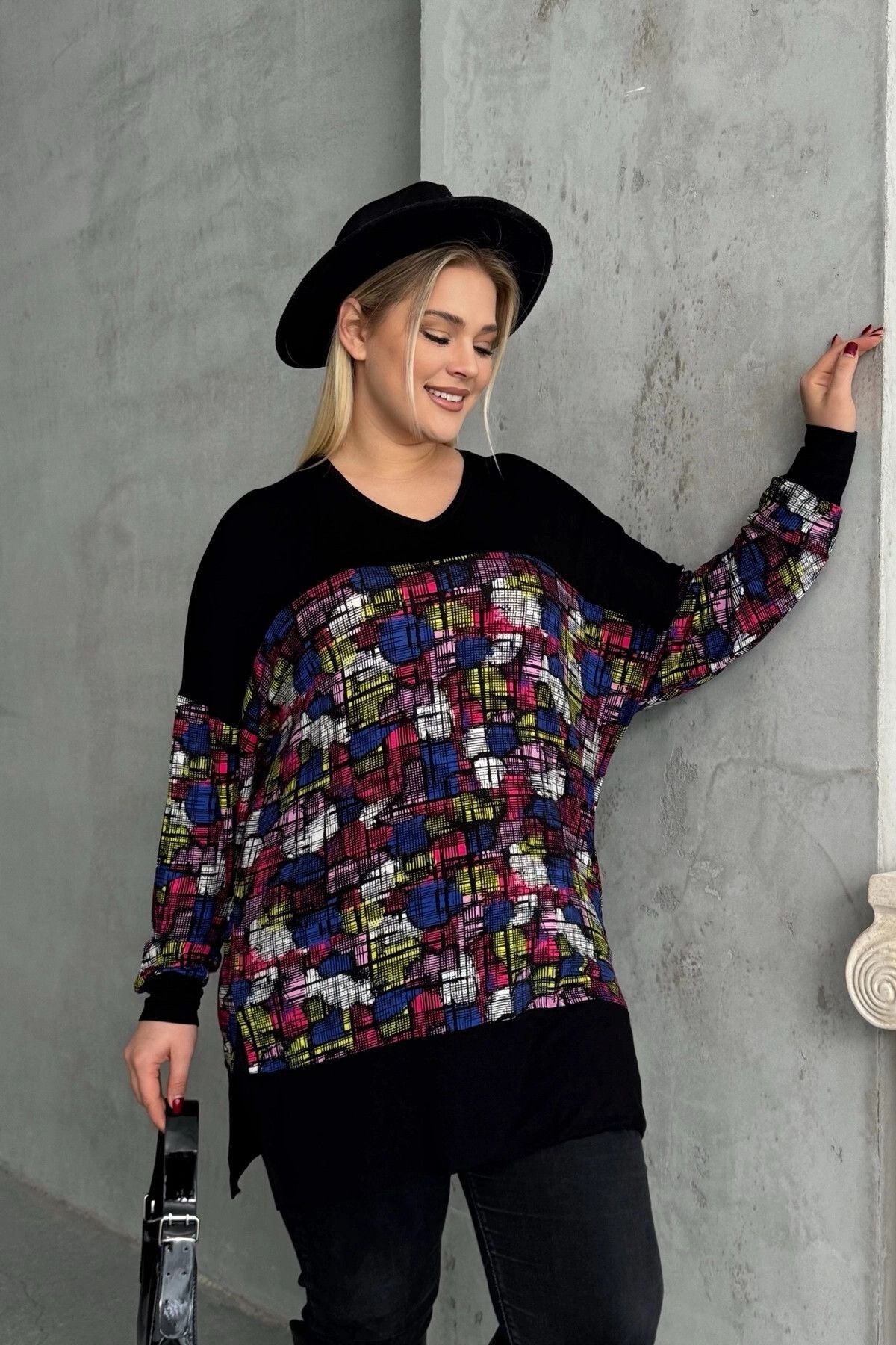 Büyük Beden Uzun Kollu V Yaka Yanı Yırtmaçlı Desenli Bluz 89-45