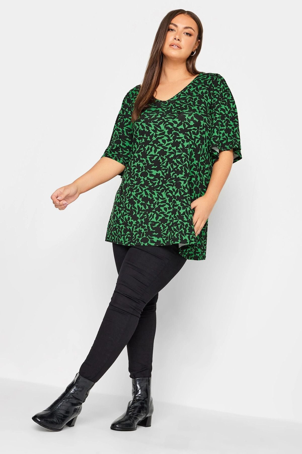 Büyük Beden V Yaka Desenli Asimetrik Kesim Likralı Bluz 321127