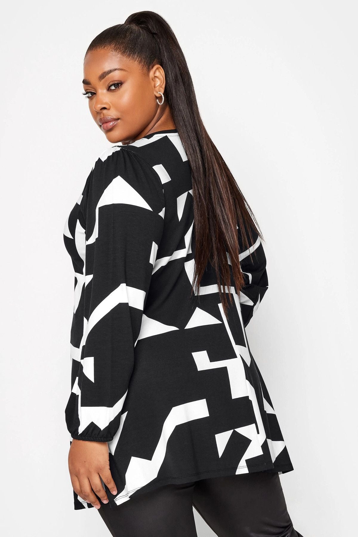 Büyük Beden Soyut Baskılı V Yaka Uzun Kollu Bluz 321228