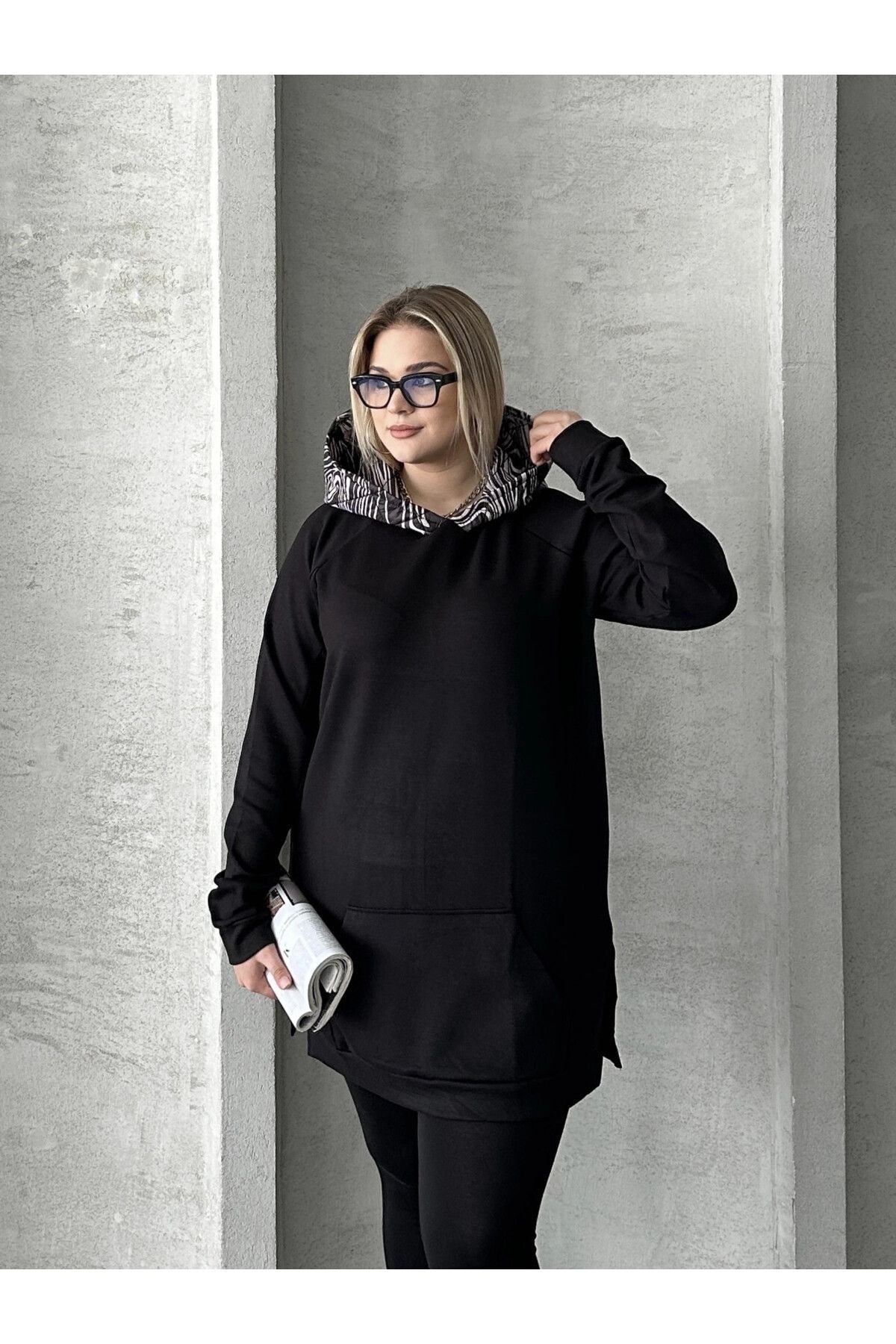 Büyük Beden Uzun Kollu Kapüşonlu Kanguru Cepli Yanları Yırtmaçlı Sweatshirt 300372