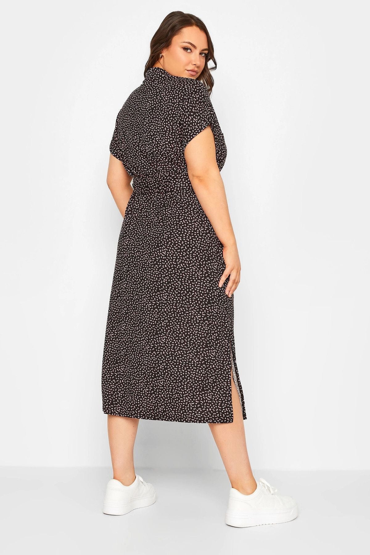 Büyük Beden Yırtmaç Detaylı Beli Kuşaklı Likralı Düğmeli Elbise 137433