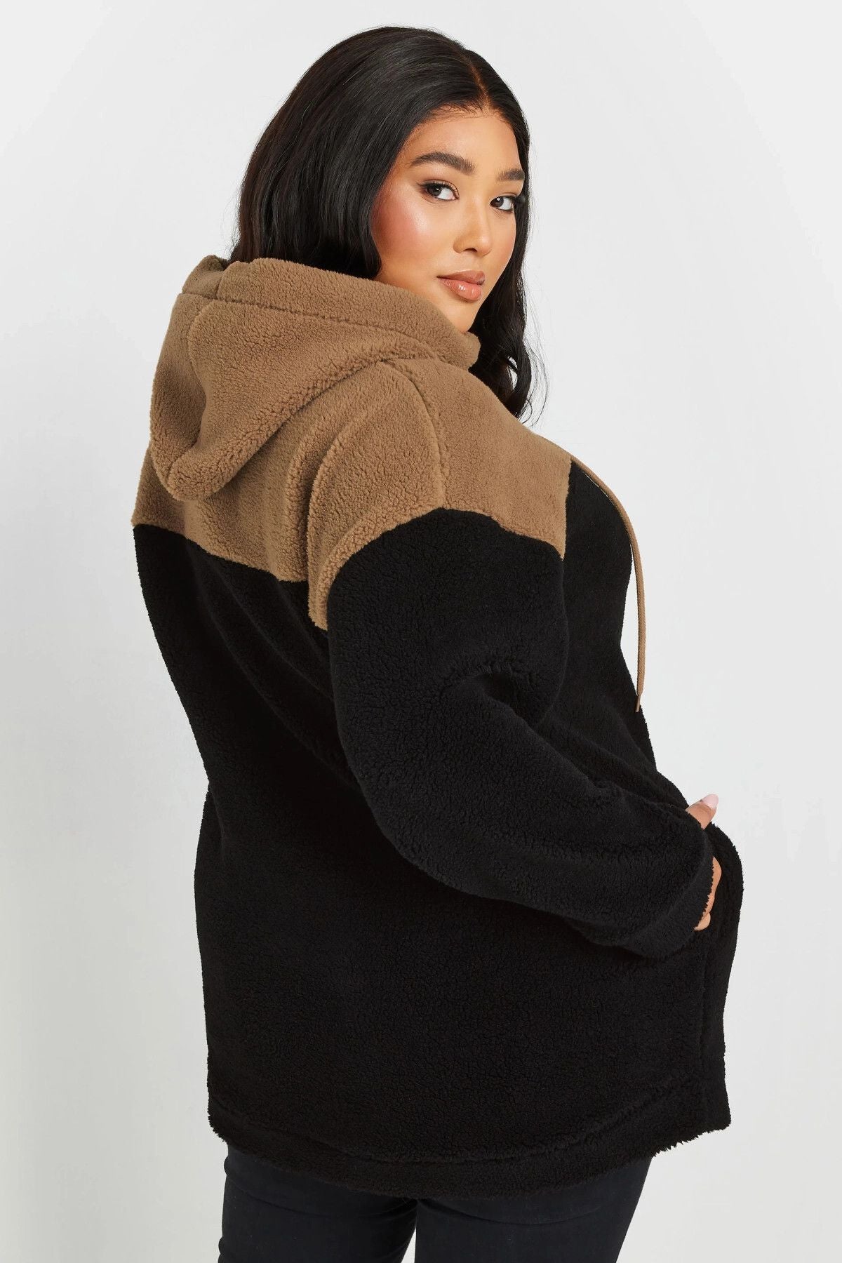 Büyük Beden Uzun Kollu Kapüşonlu ve Cepli Peluş Sweatshirt 303796