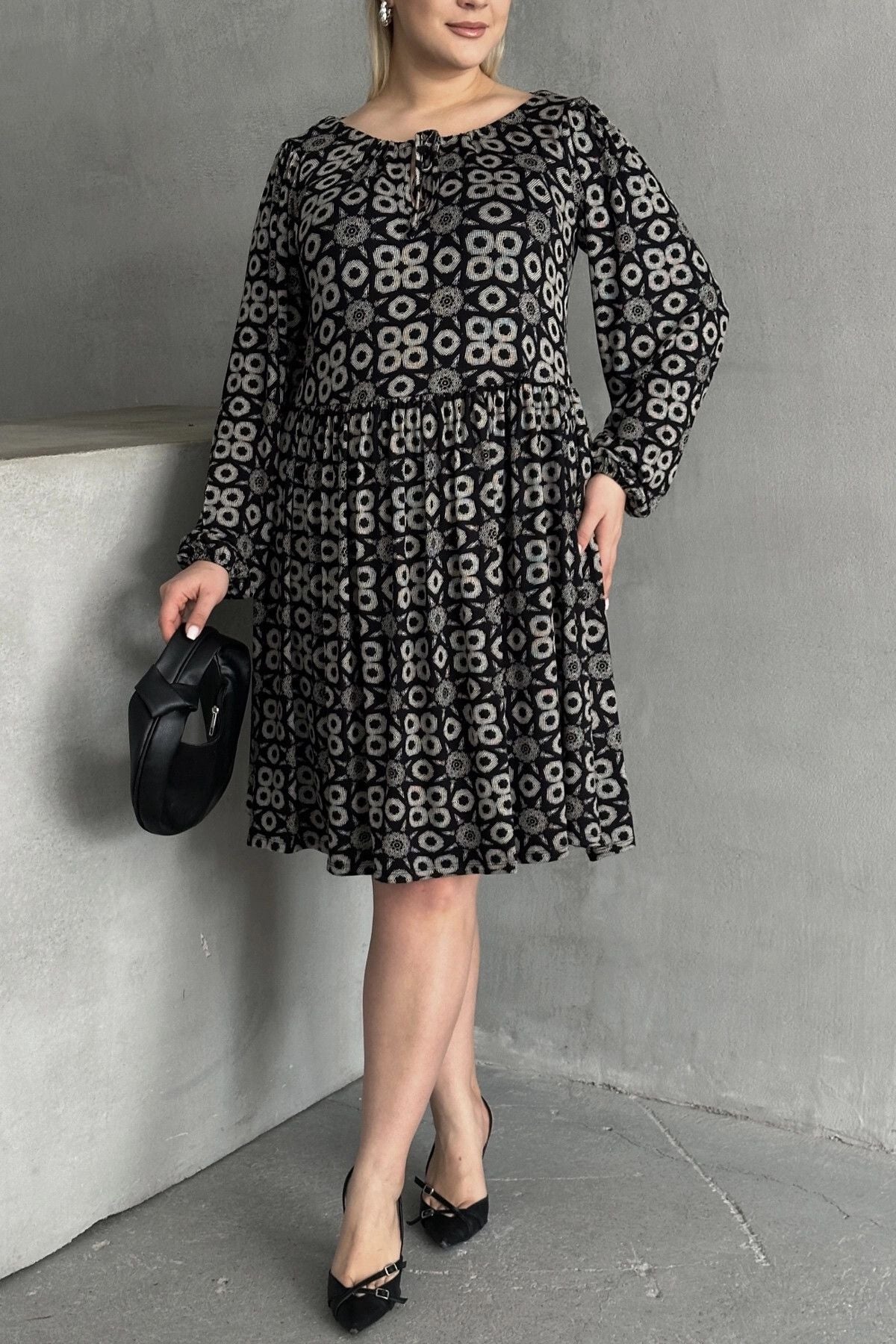 Büyük Beden Uzun Kollu Yakası Bağlamalı Eteği Pileli Elbise 100-75