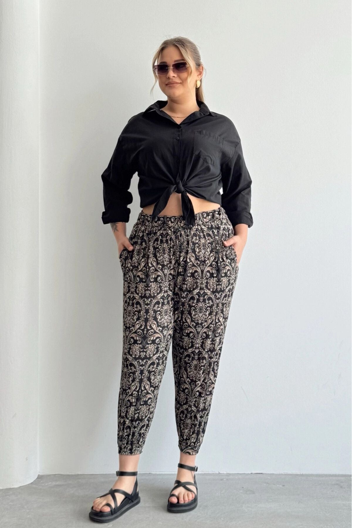 Büyük Beden Beli ve Paçası Lastikli Cepli Desenli Şalvar Pantolon 74-75