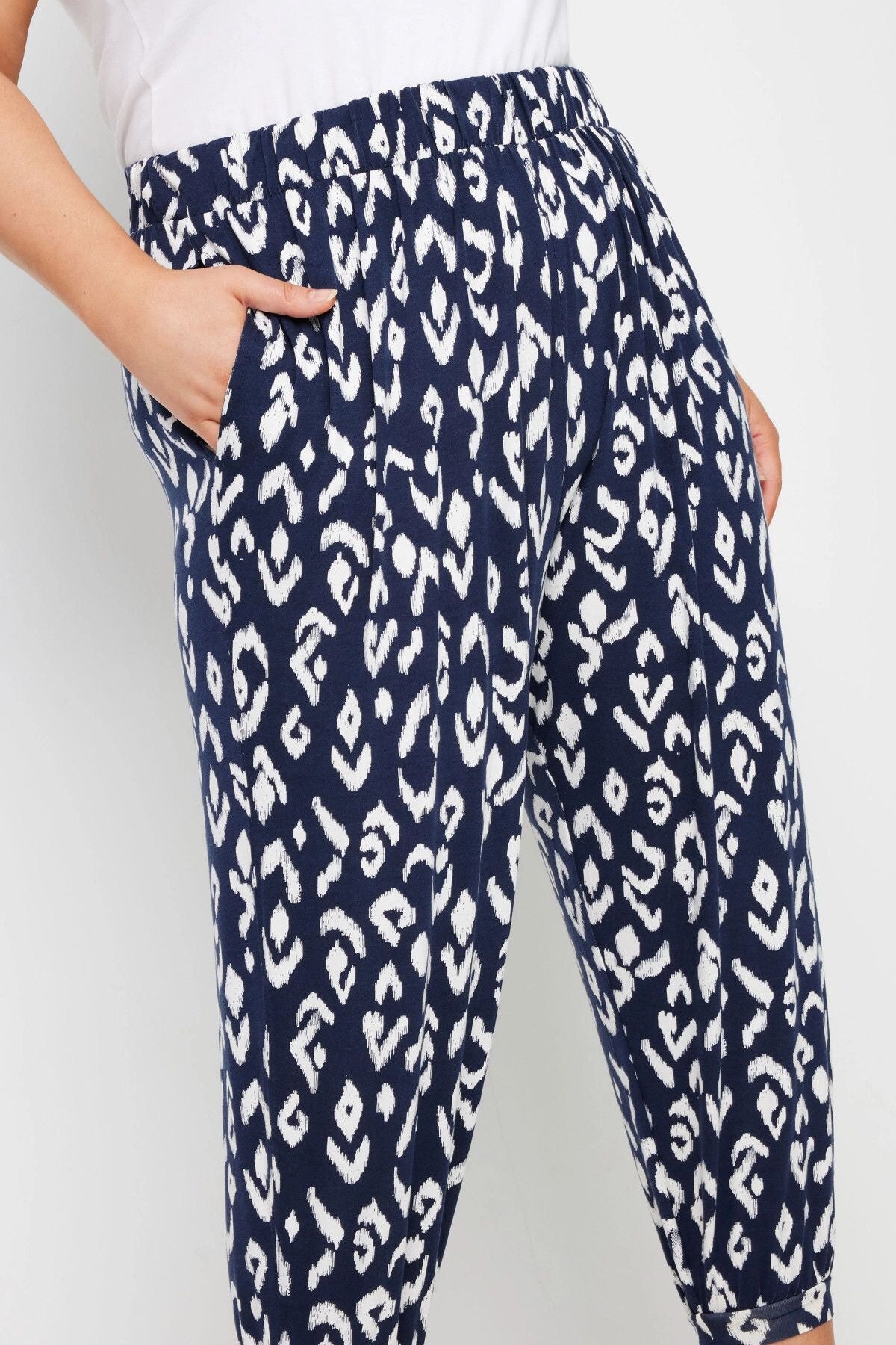 Büyük Beden Paçası ve Beli Lastik Detaylı Cepli Jogger Pantolon 302583