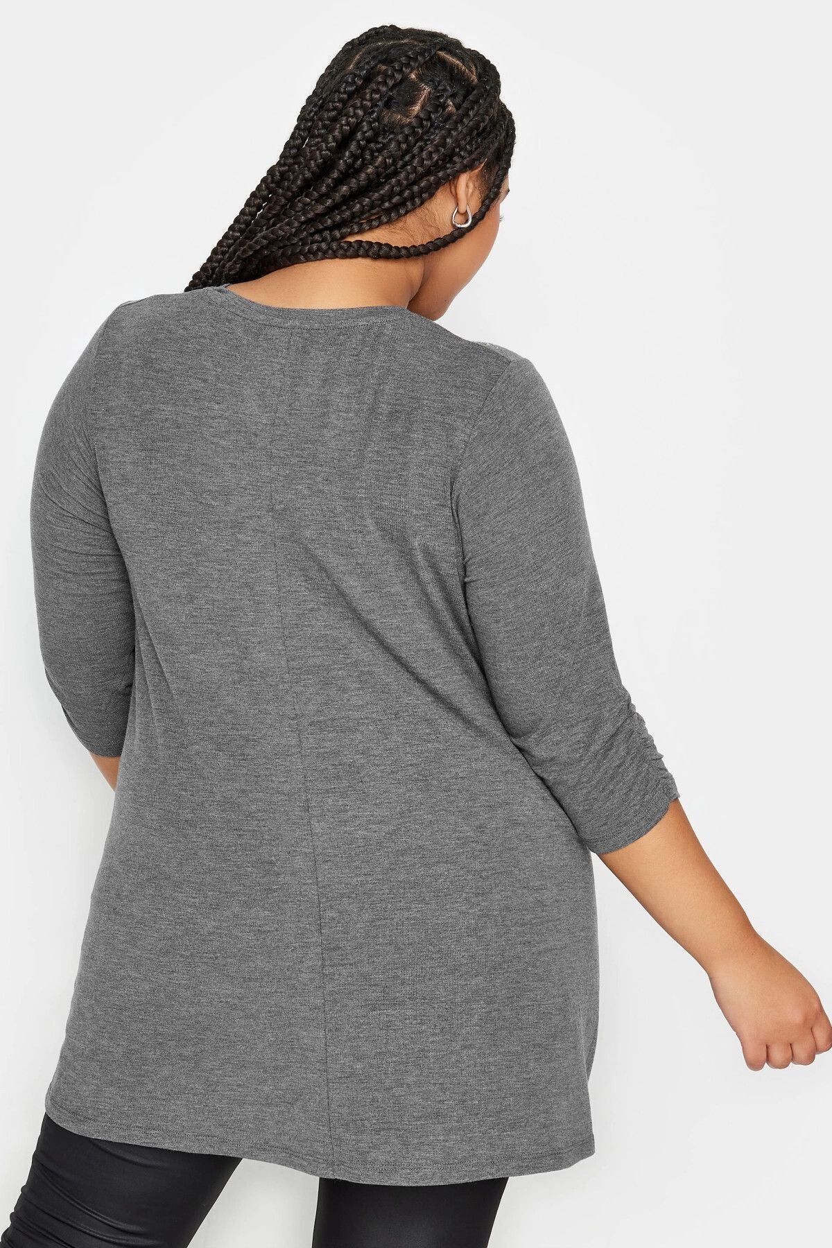 Büyük Beden V Yaka Yıldız Zımba Detaylı Yarım Kollu Bluz 302677