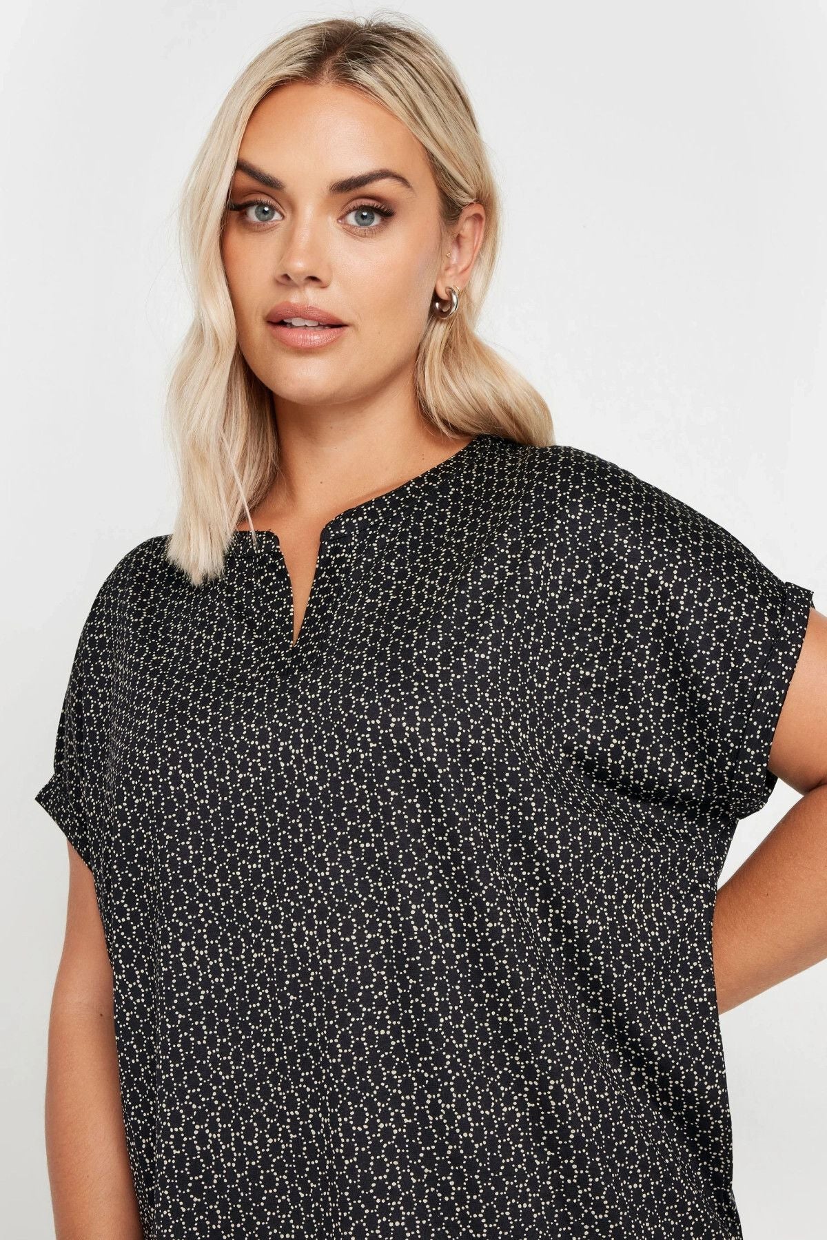 Büyük Beden V Yaka Kısa Kollu Desenli Bluz 303530