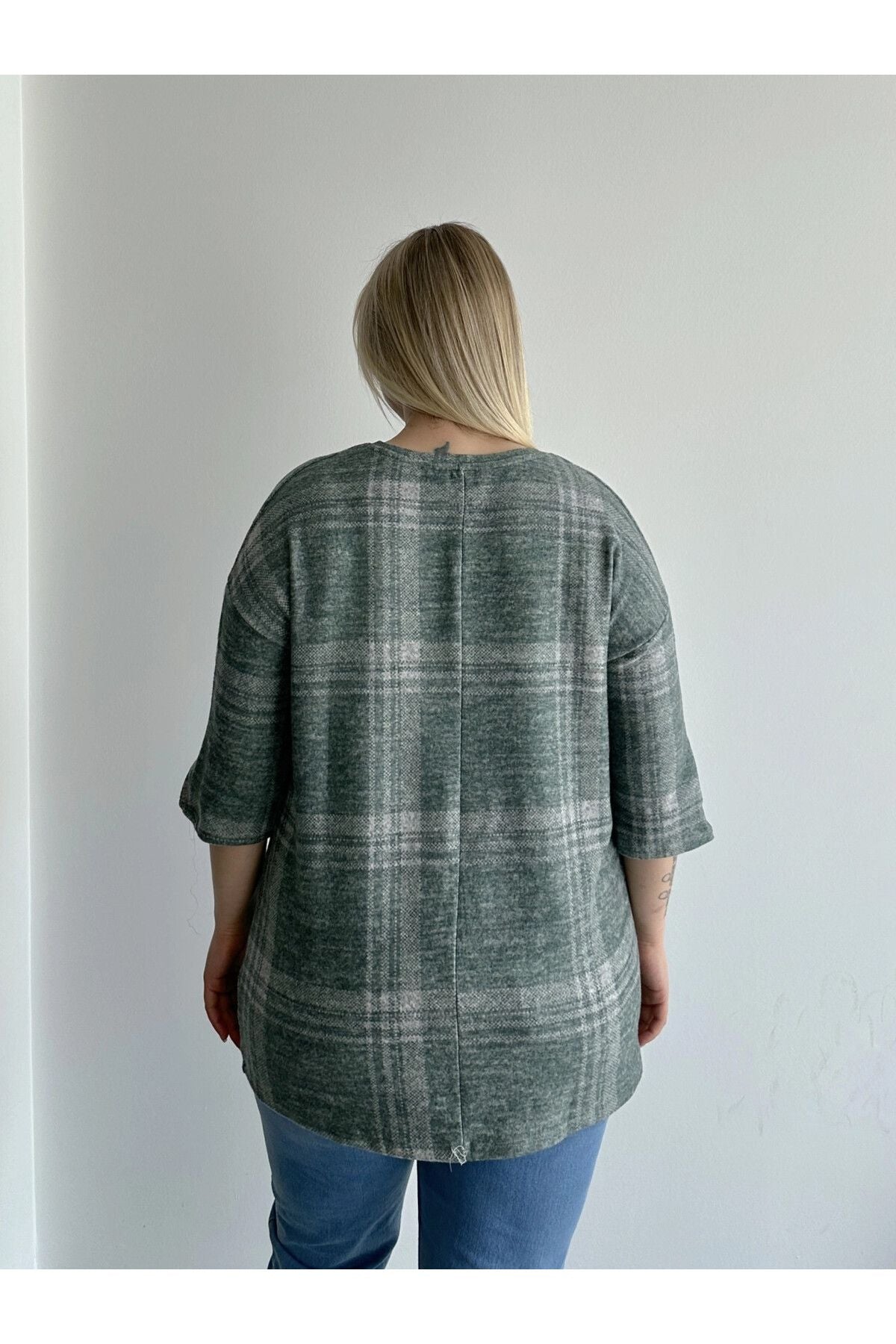 Büyük Beden Yarım Kollu Düğme Detaylı Yumuşak Dokulu Kazak 302780