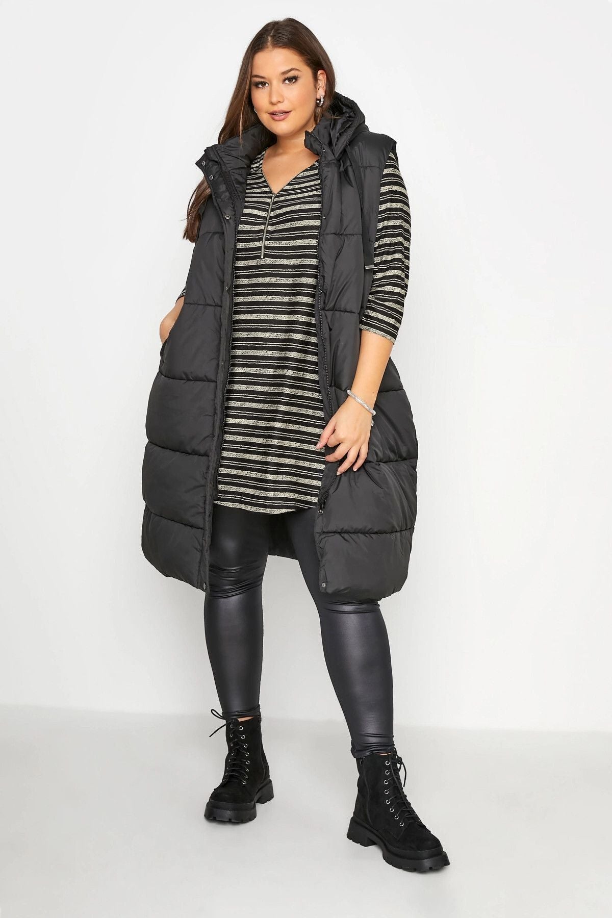 Büyük Beden V Yaka Önü Fermuar Detaylı Yarım Kollu Çizgili Tunik 173690