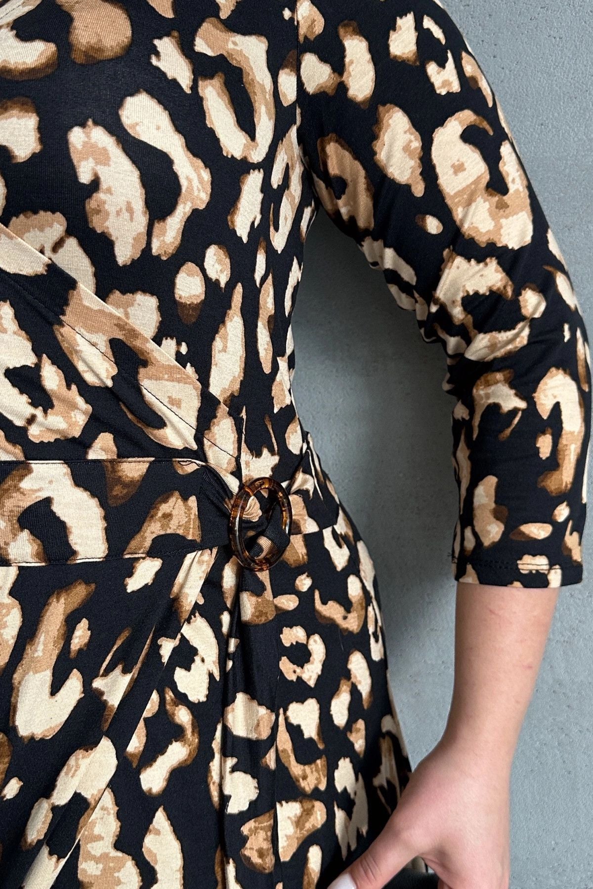 Büyük Beden Yarım Kollu V Yaka Kemer Detaylı Leopar Desenli Elbise 100-92