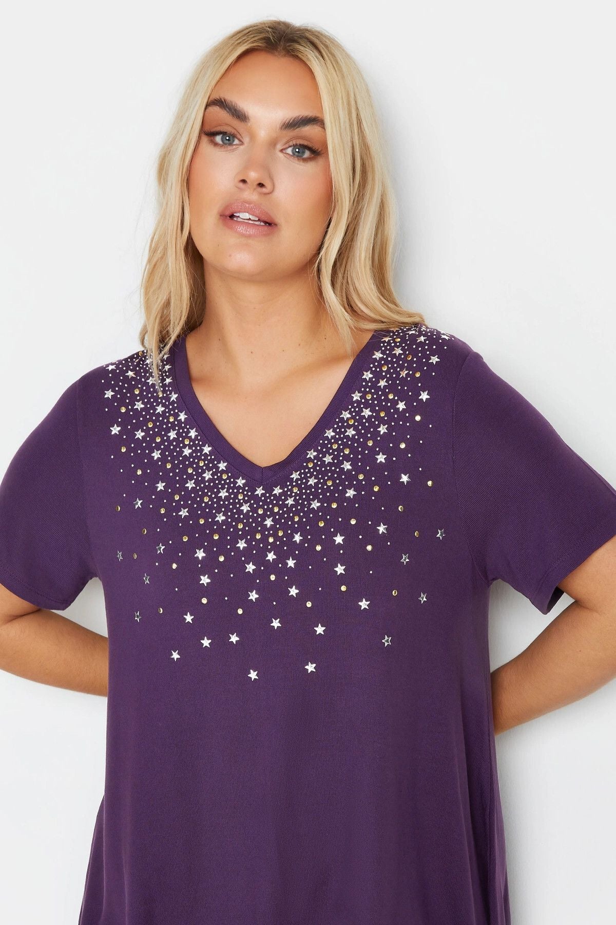 Büyük Beden Pul Detaylı V Yaka Kısa Kollu Bluz 303059