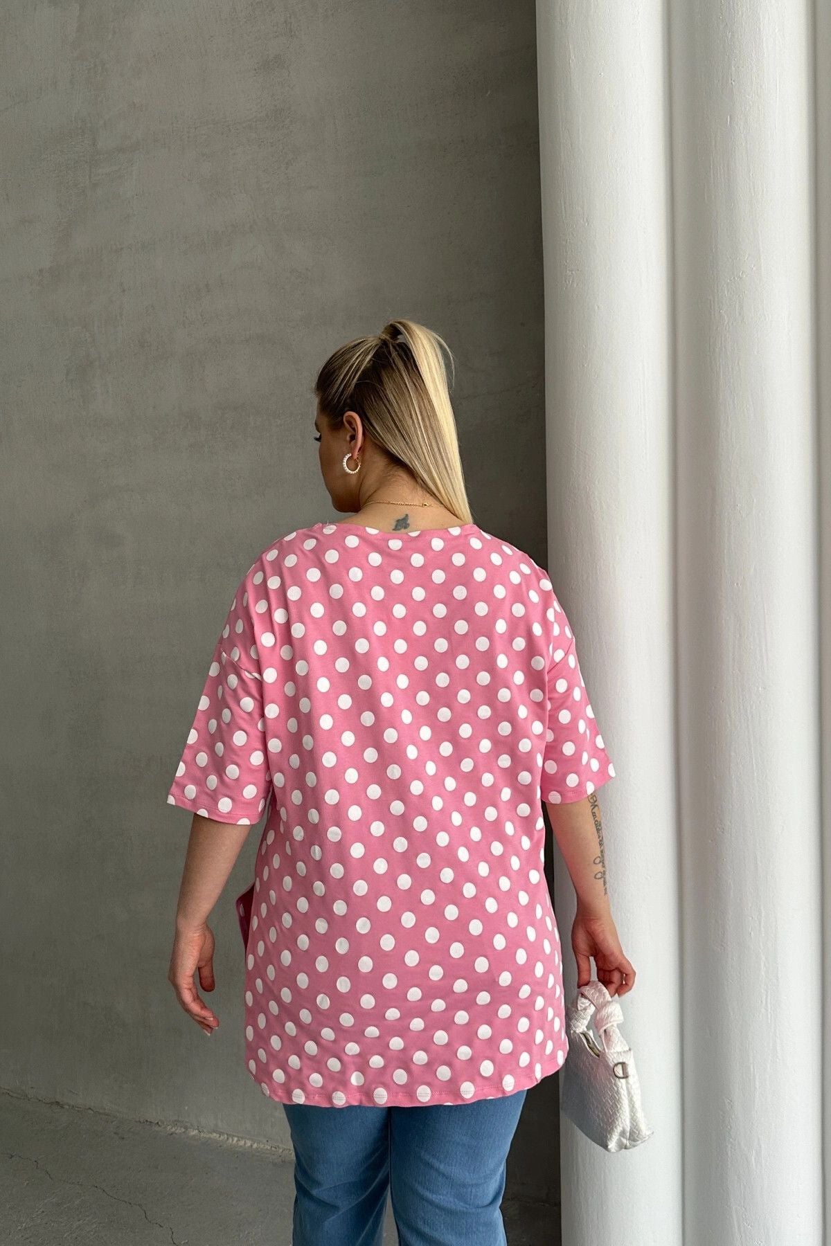 Büyük Beden Kısa Kollu Bisiklet Yaka Yanları Yırtmaçlı Puantiyeli Bluz 98-55