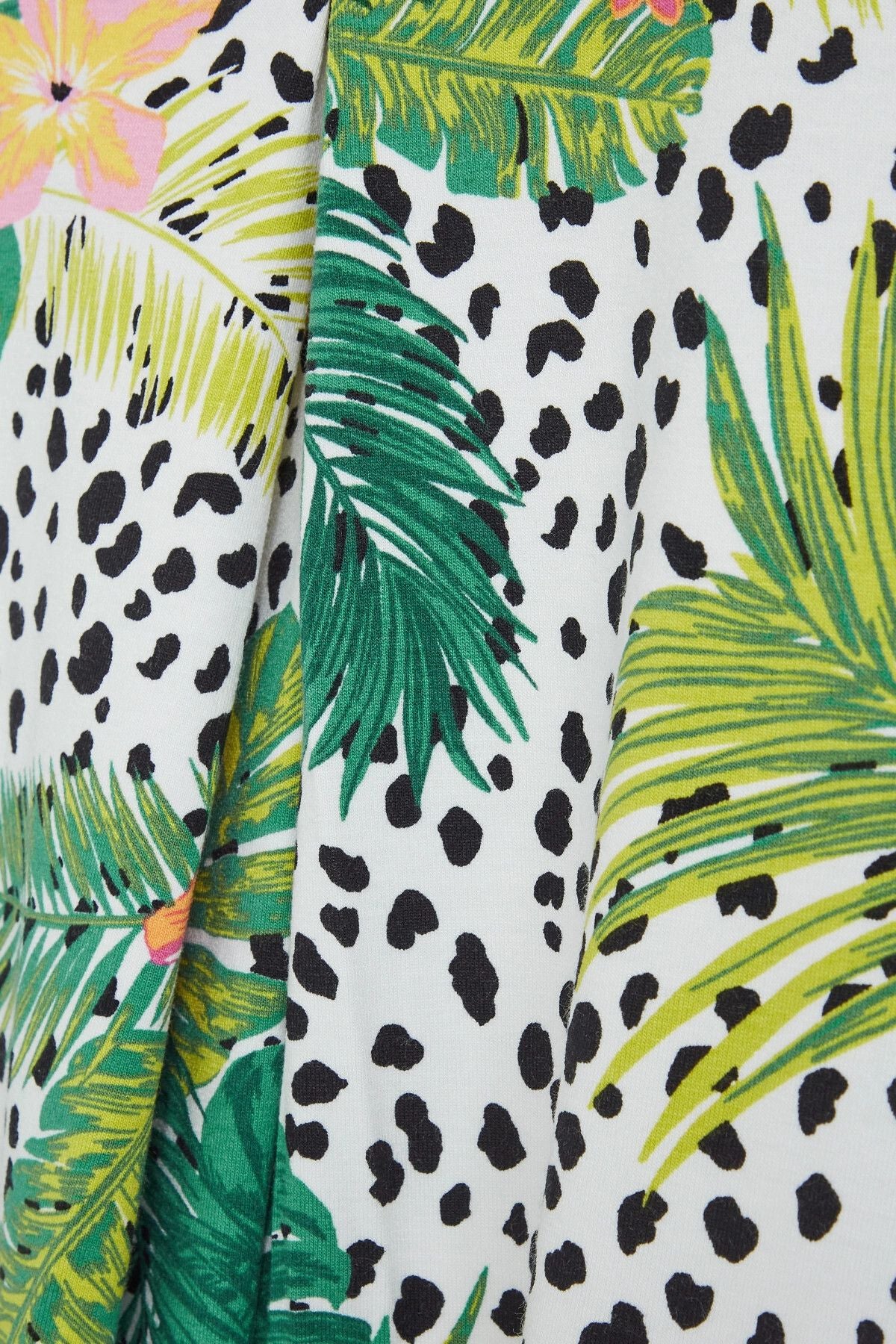 Büyük Beden V Yaka Desenli Asimetrik Kesim Likralı Bluz 302259