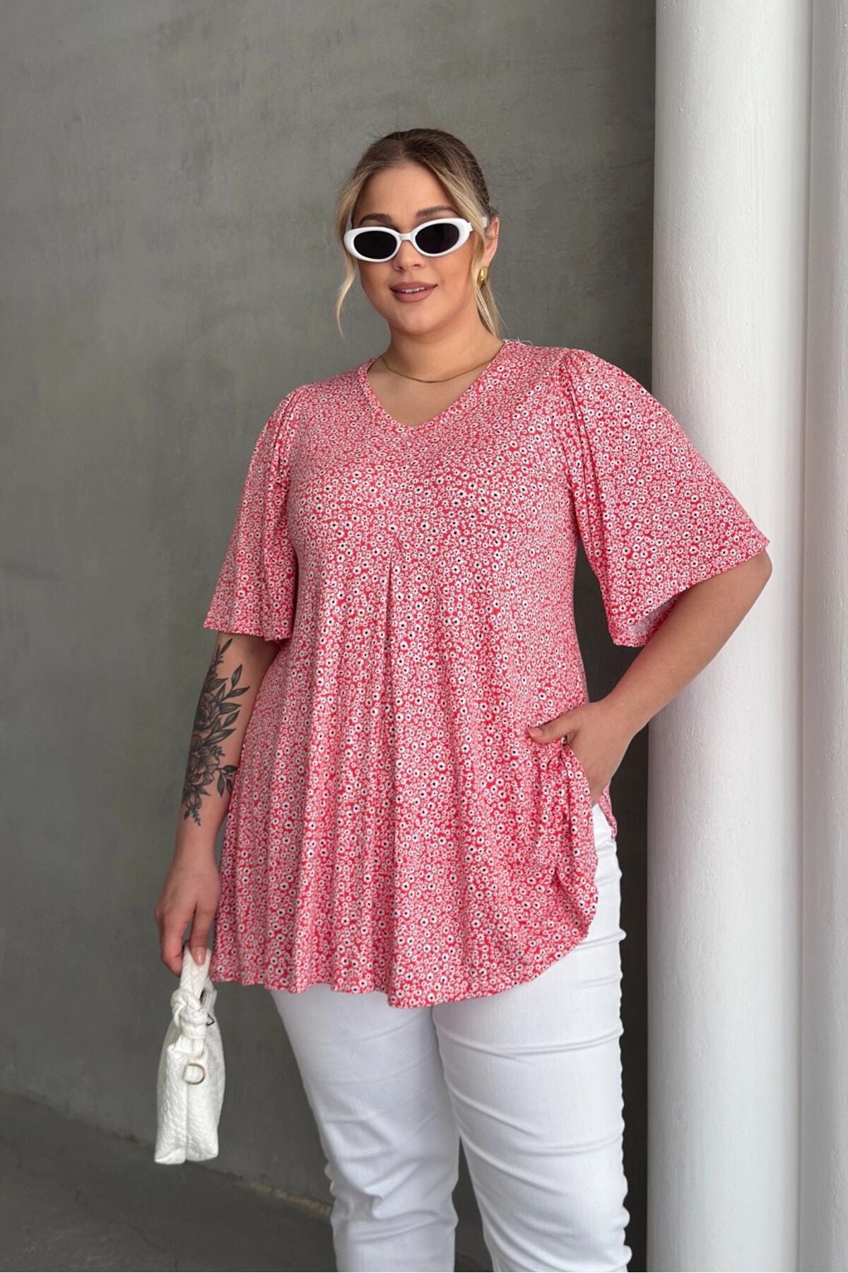 Büyük Beden V Yaka Kısa Kollu Eteği Bollaşan Desenli Bluz 98-5