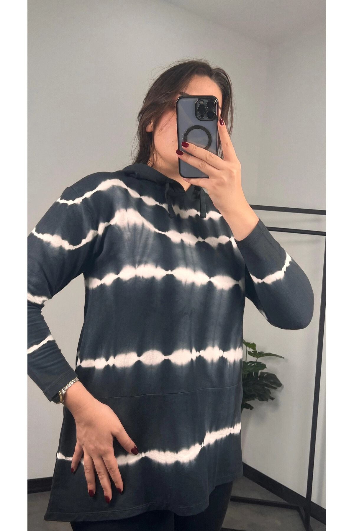 Büyük Beden Uzun Kollu Arkası Uzun Baskılı Kapüşonlu Sweatshirt 301588