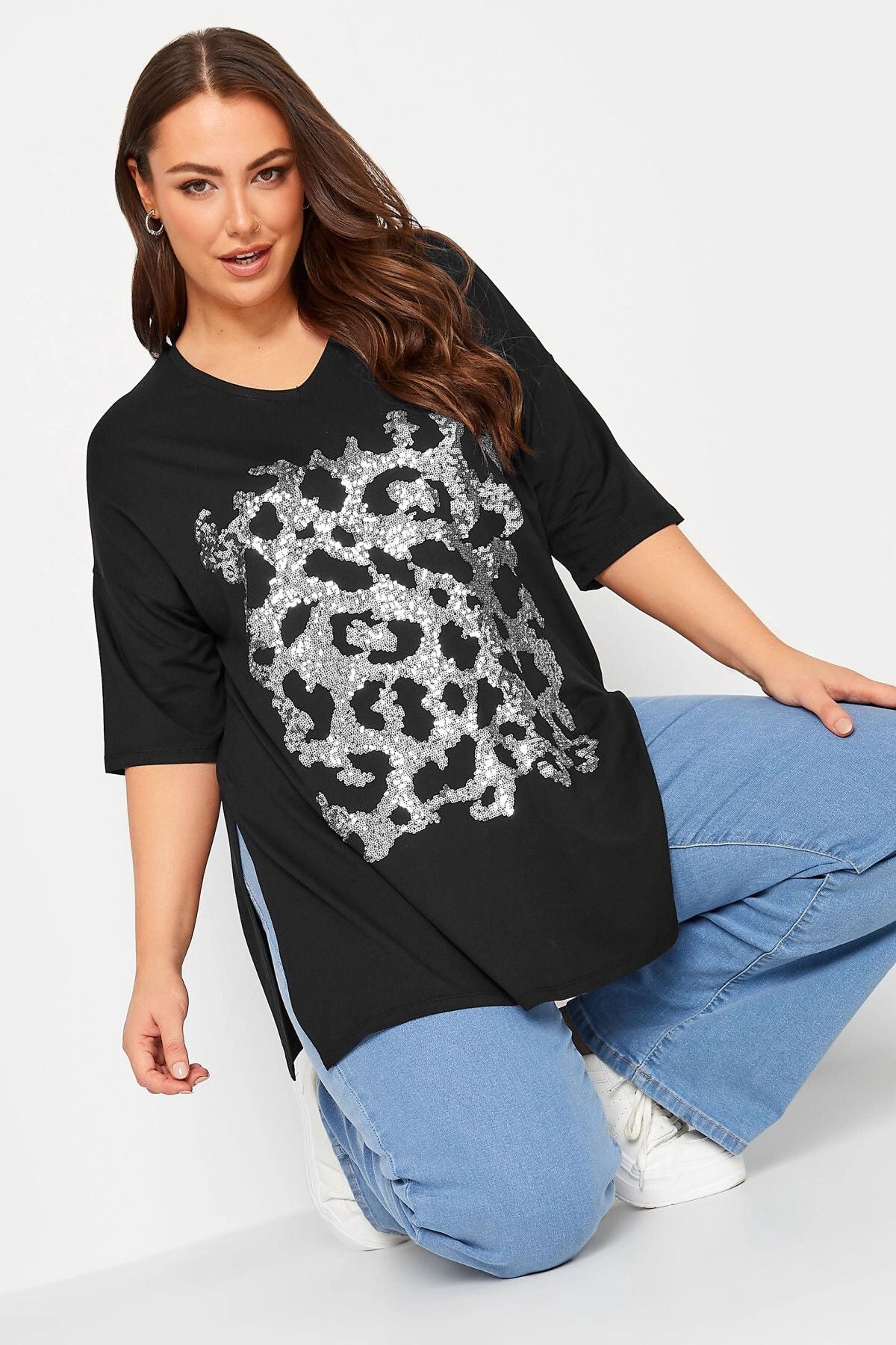 Büyük Beden Yırtmaç Detaylı Payetli T-shirt 302086