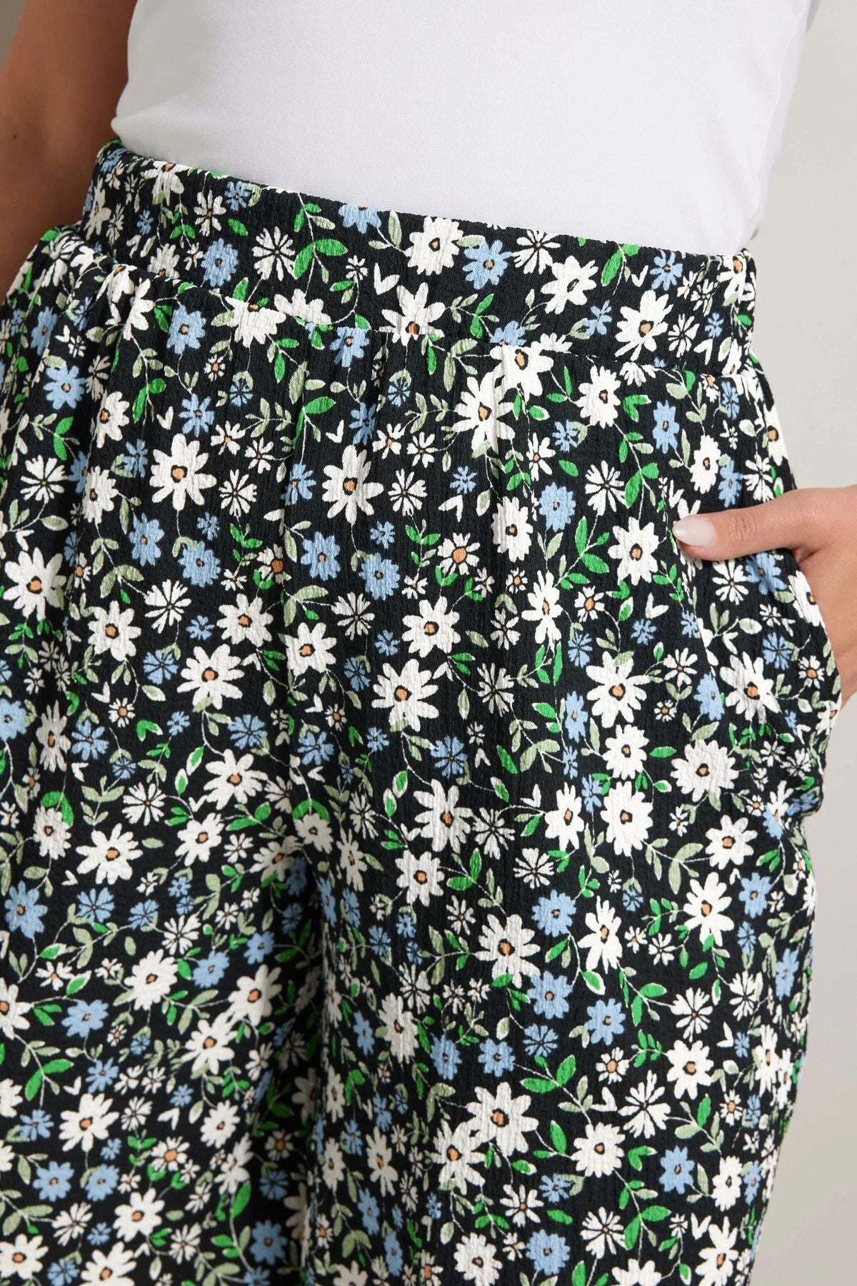 Büyük Beden Beli Lastikli Desenli Bol Kesim Likralı Cepli Şort 145288