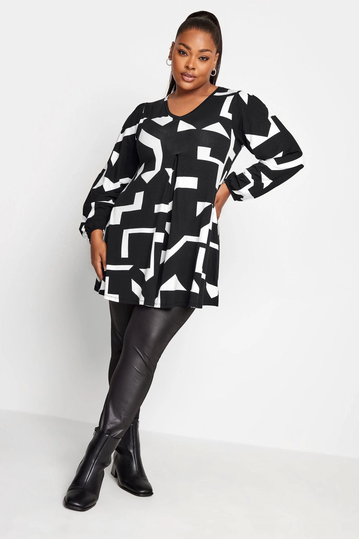 Büyük Beden Soyut Baskılı V Yaka Uzun Kollu Bluz 321228