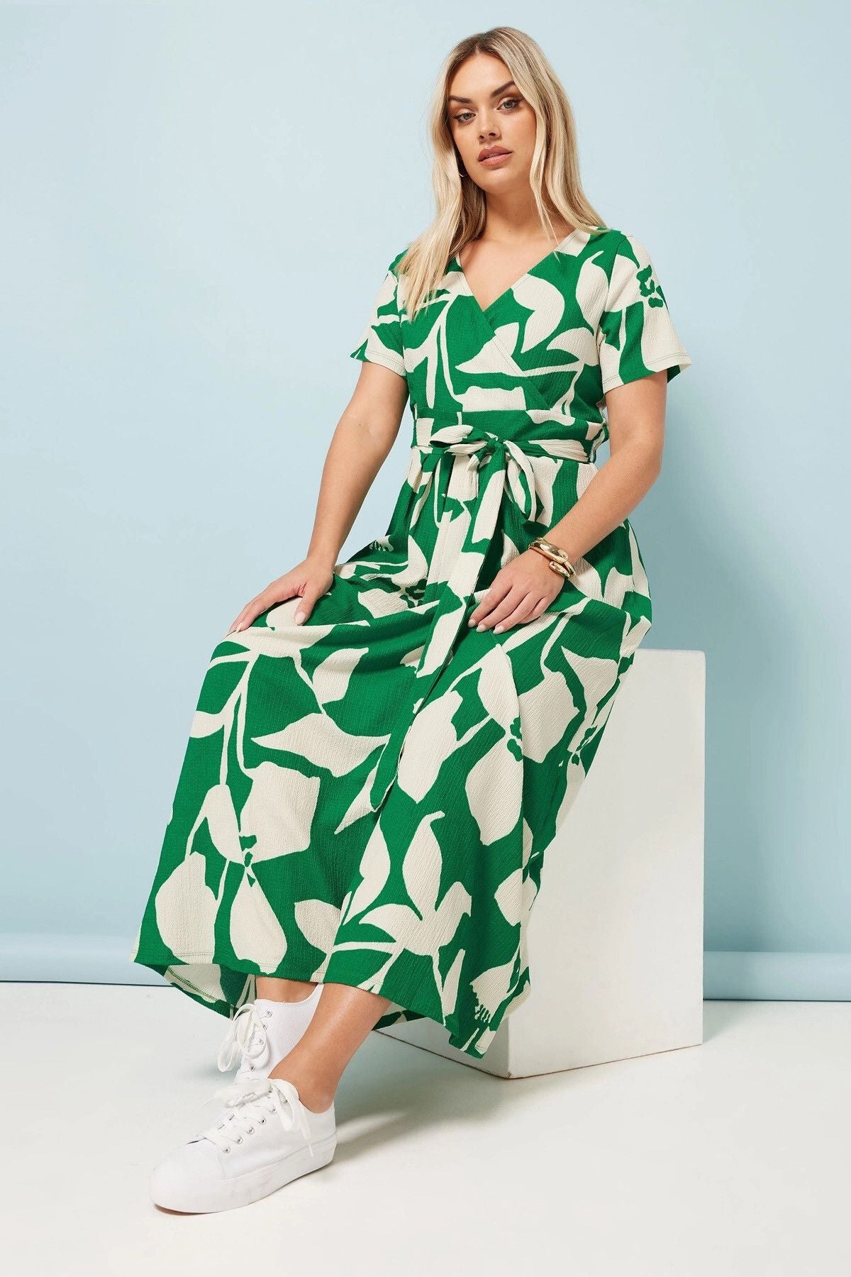 Büyük Beden V Yaka Çiçek Desenli Bürümcük Kumaş Elbise 304074