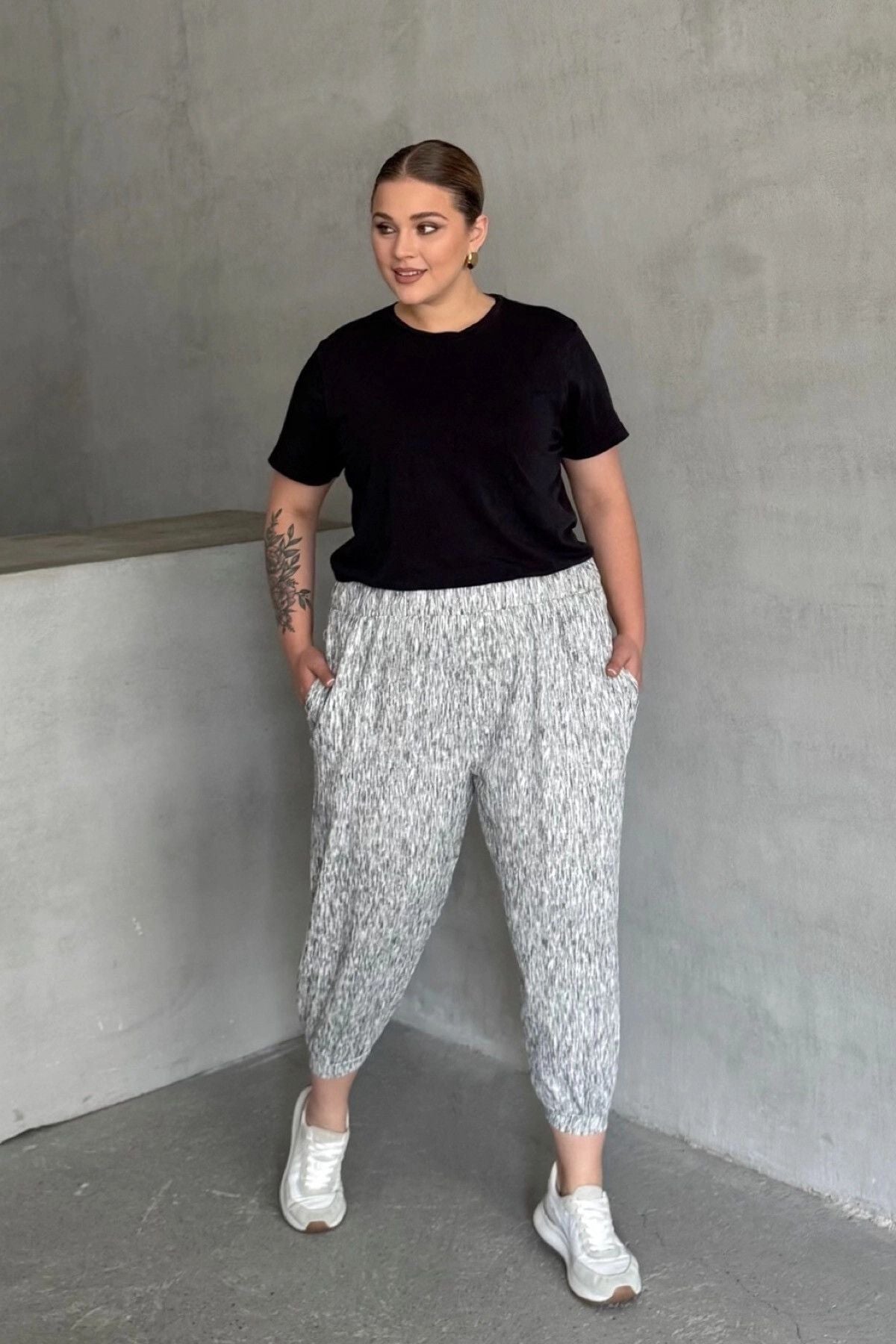 Büyük Beden Beli ve Paçası Lastikli Cepli Bol Pantolon 88-177