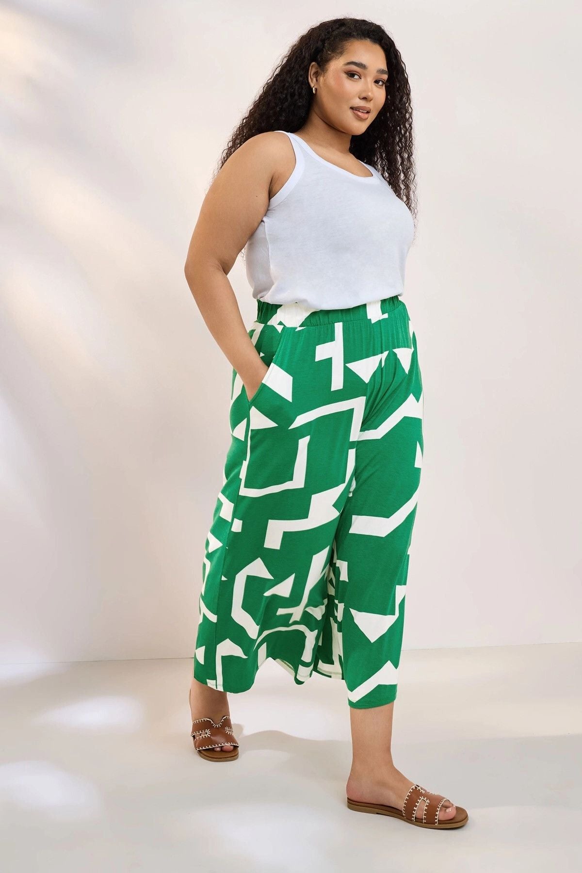 Büyük Beden Yüksek Bel Lastikli Cepli Bol Paça Kapri Pantolon 304118