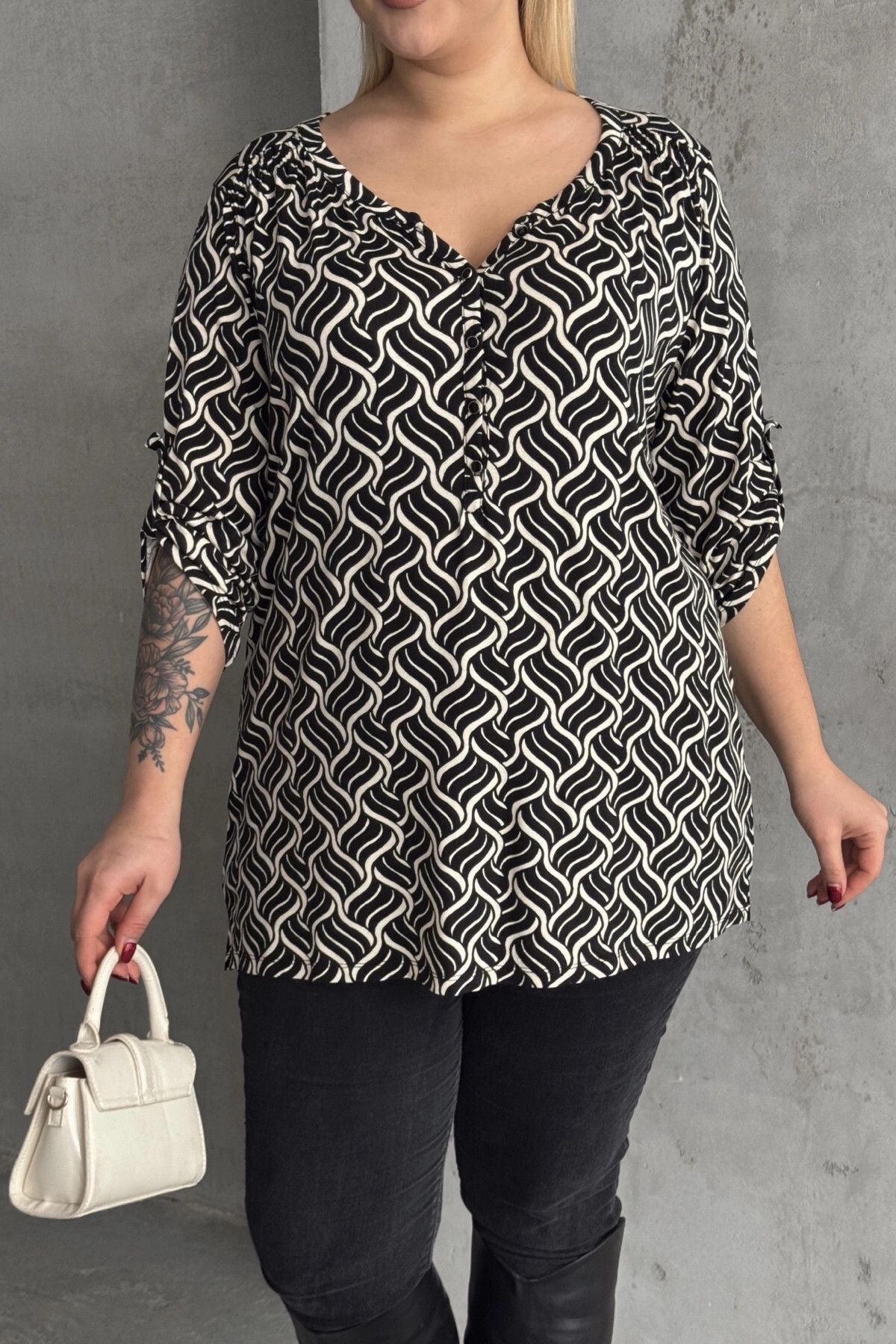 Büyük Beden V Yaka Önü Düğmeli Kolları Katlama Detaylı Likralı Bluz 1016