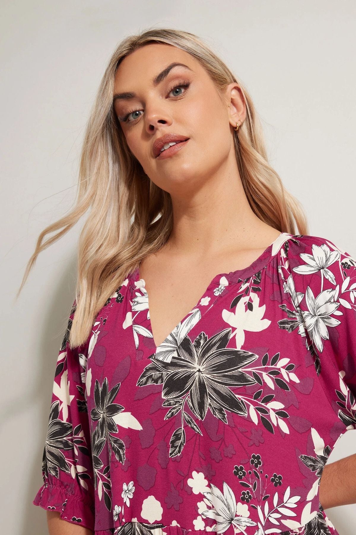 Büyük Beden V Yaka Kısa Kollu Çiçek Desenli Mini Elbise 304079